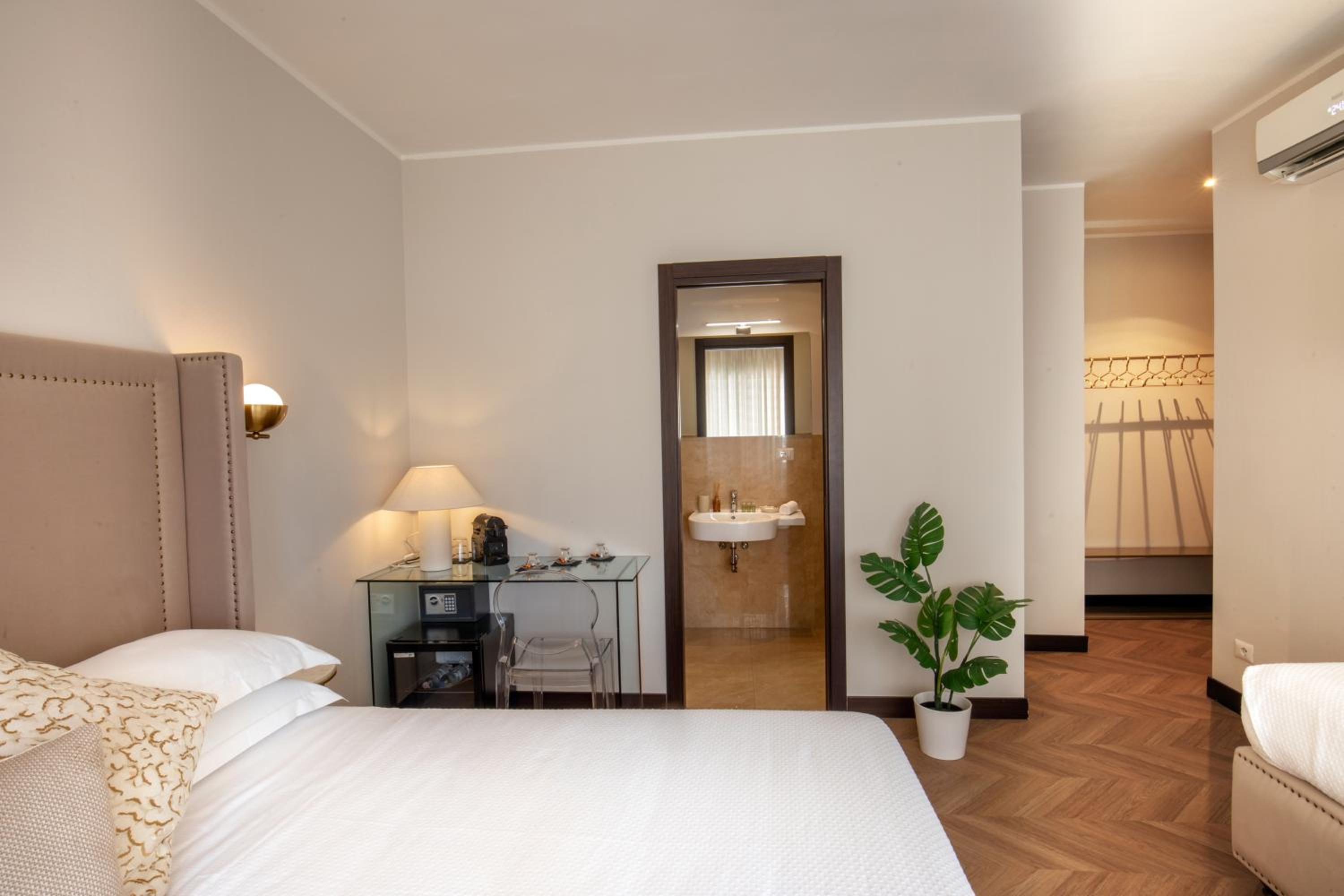 Double Room with Extra Bed photo 3