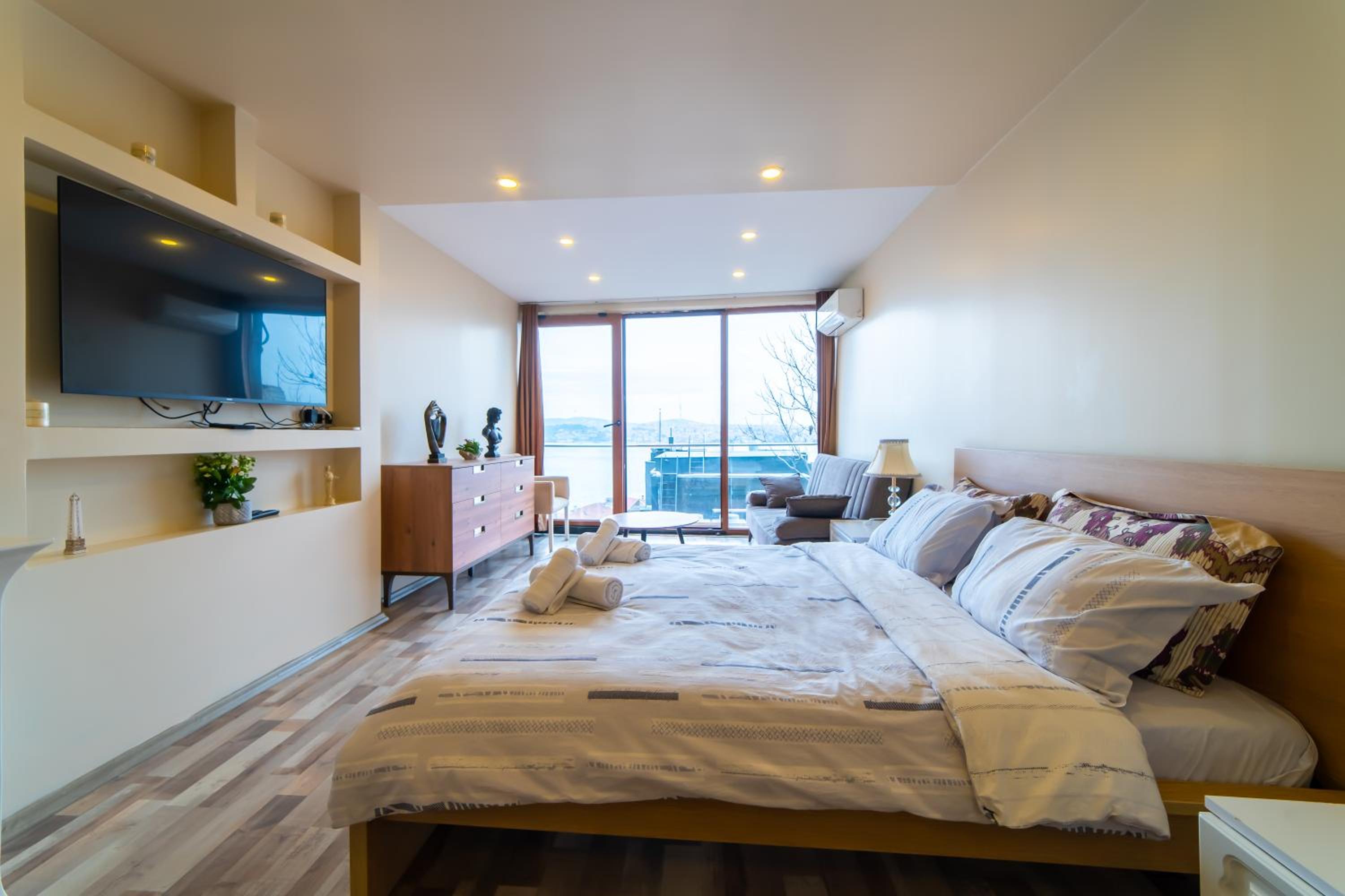 Deluxe Twin Room with Sea View photo 3