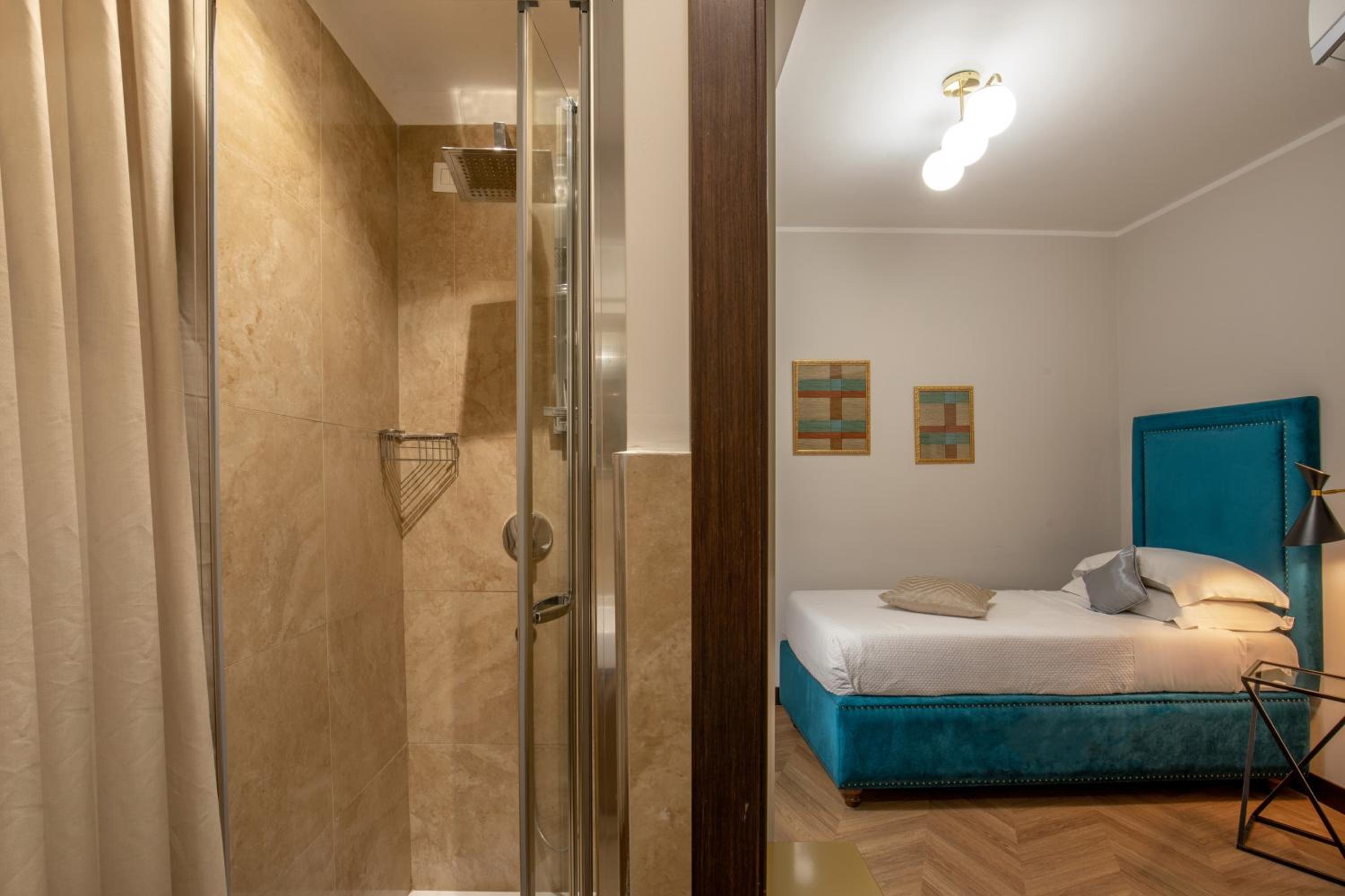 Small Single Room photo 3