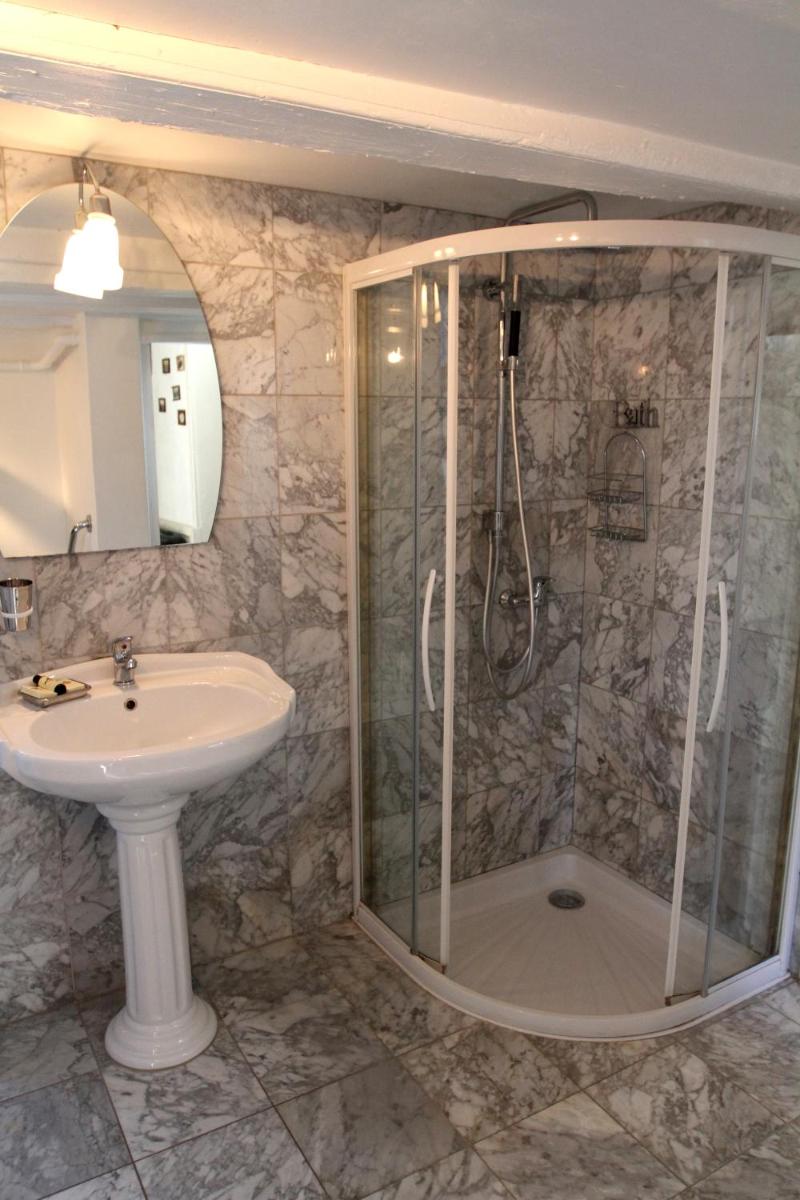 Triple Room with Shower photo 3