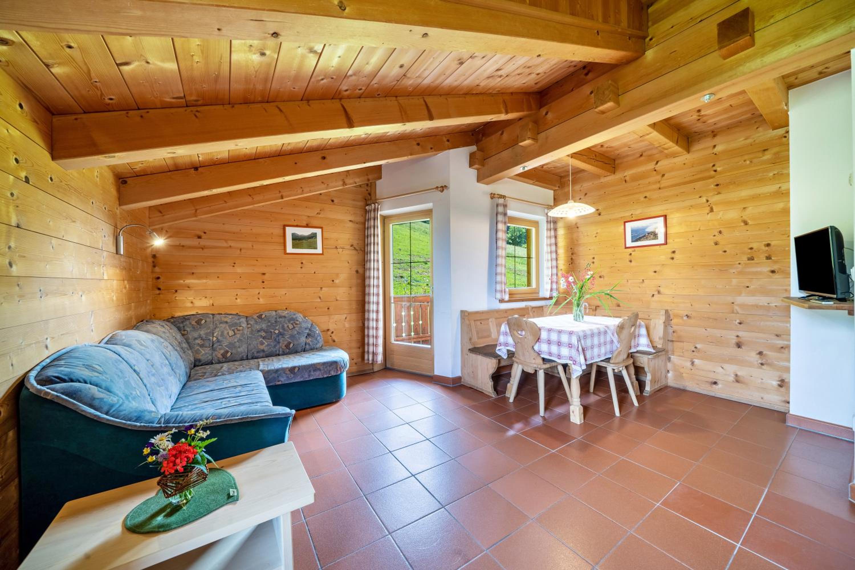 Two-Bedroom Deluxe Apartment with Garden View photo 2