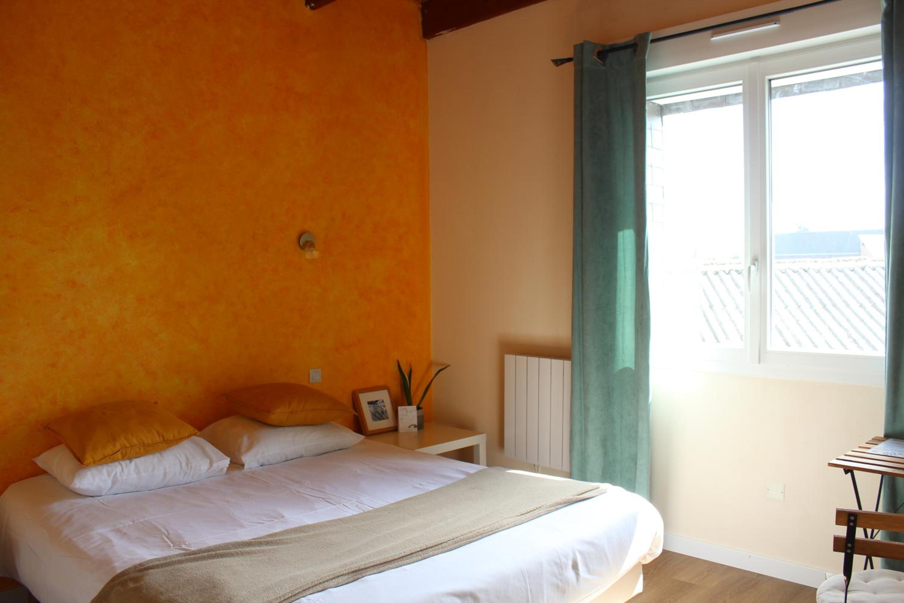 Deluxe Double Room with Bath - Photo 1
