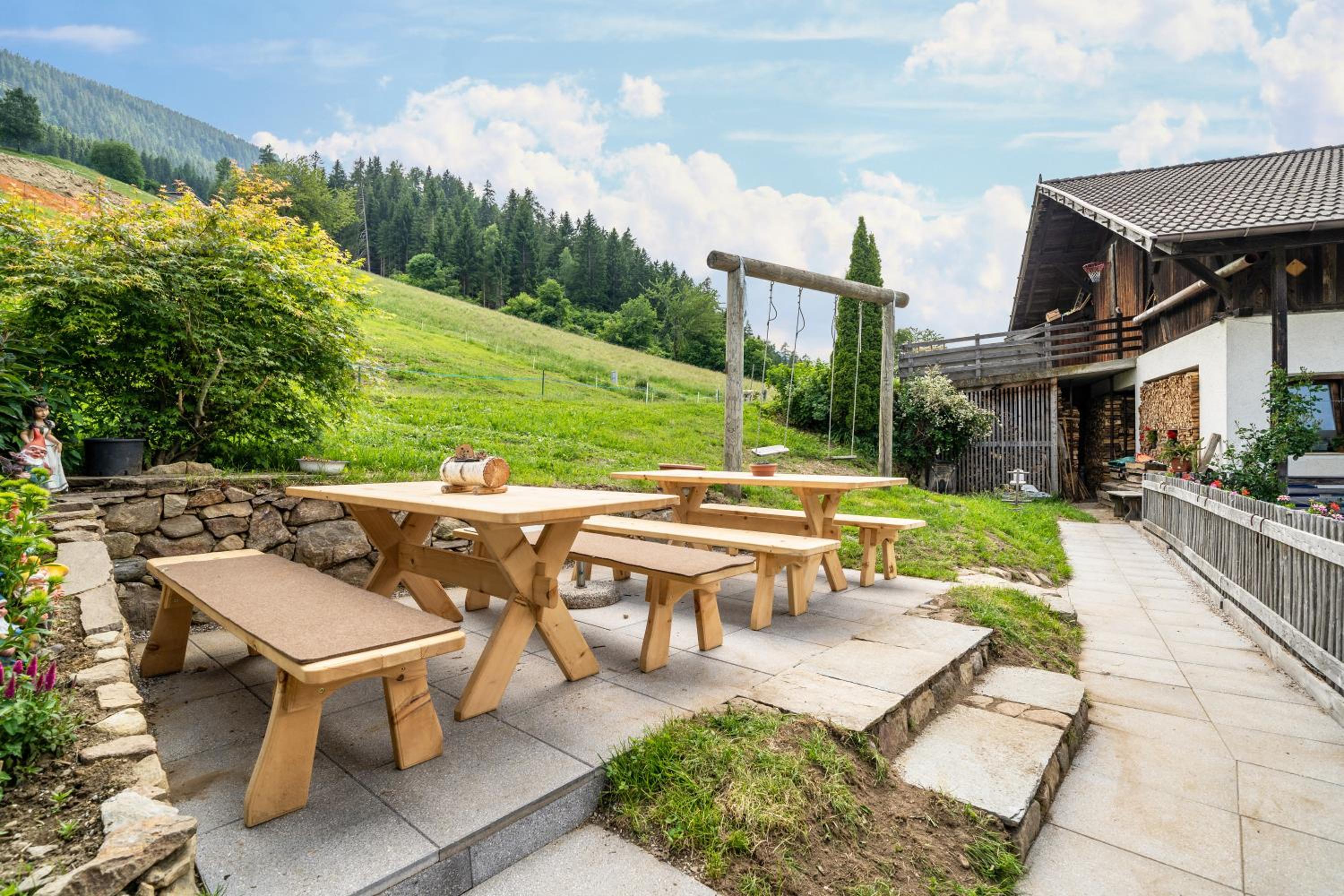 Two-Bedroom Deluxe Apartment with Garden View photo 2