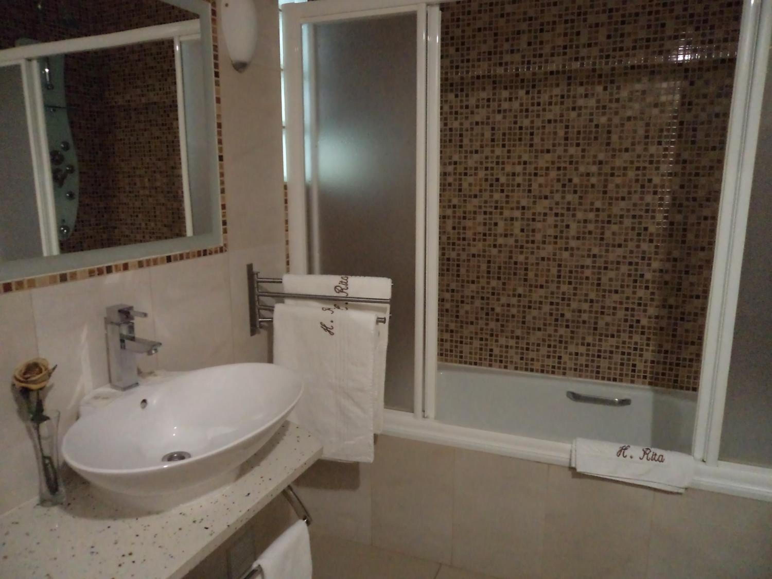 Family Room with Balcony and River View - Photo 12