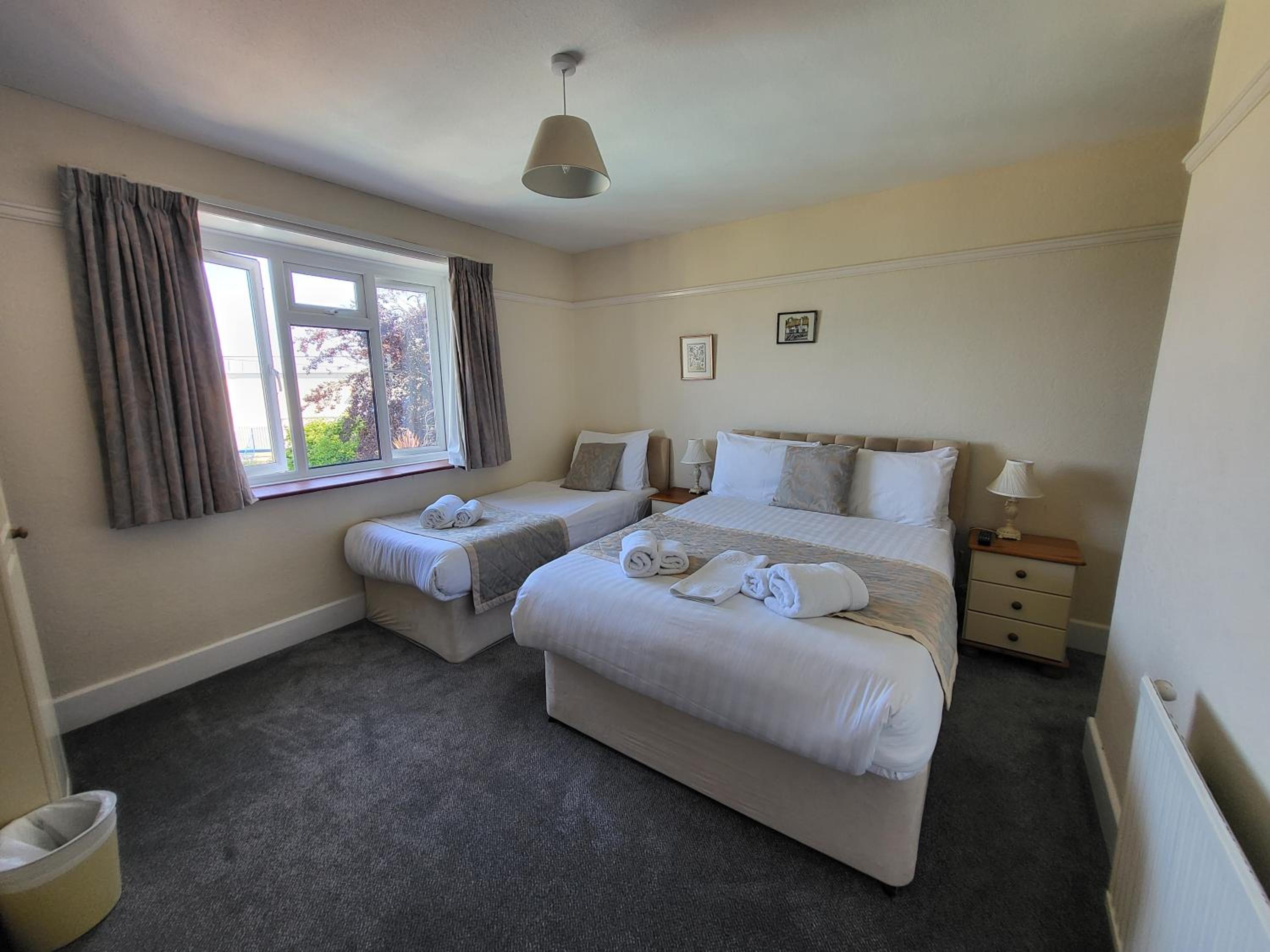 Triple Room with Sea View - Mid Floor