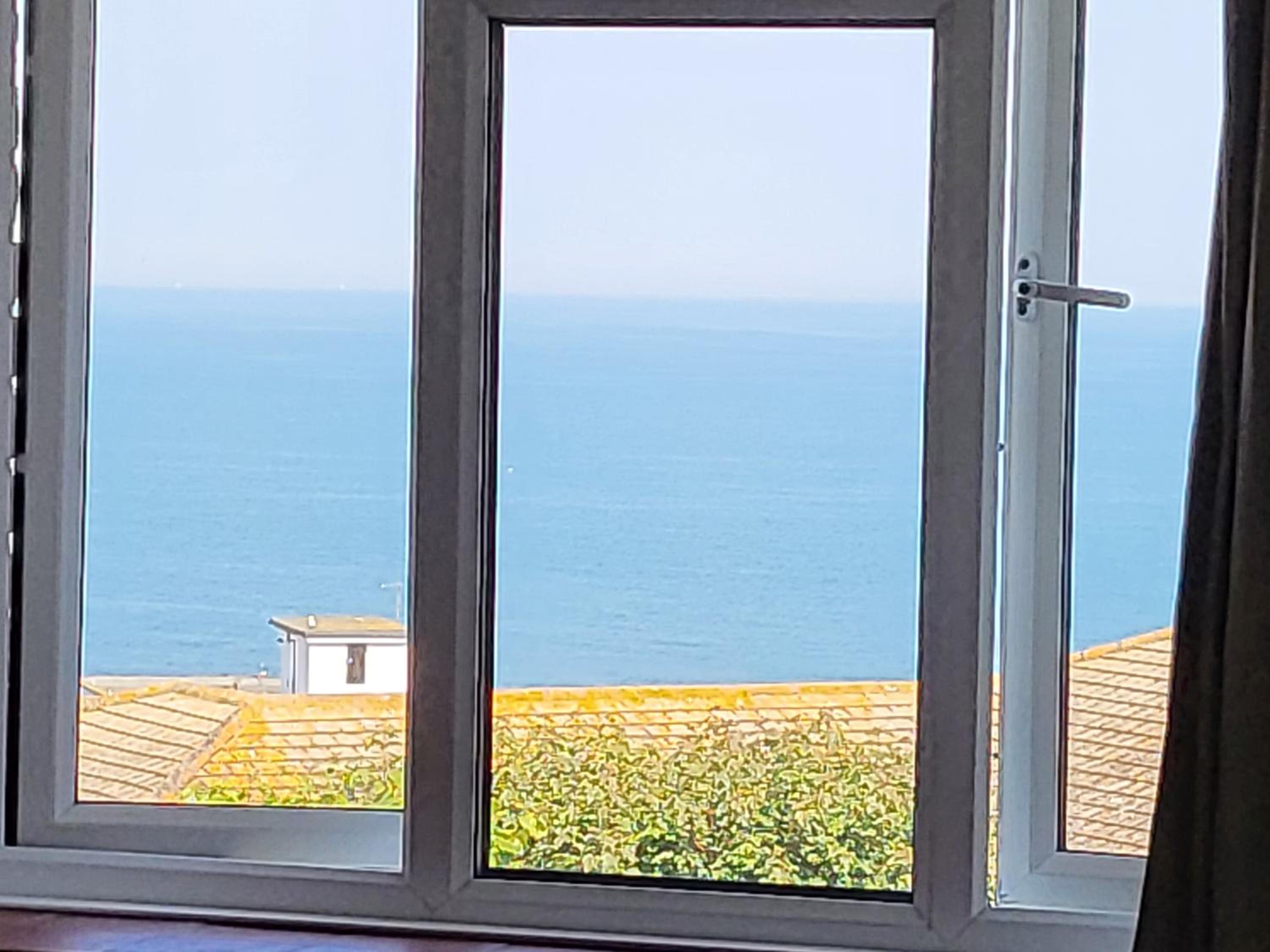 Triple Room with Sea View - Mid Floor photo 3