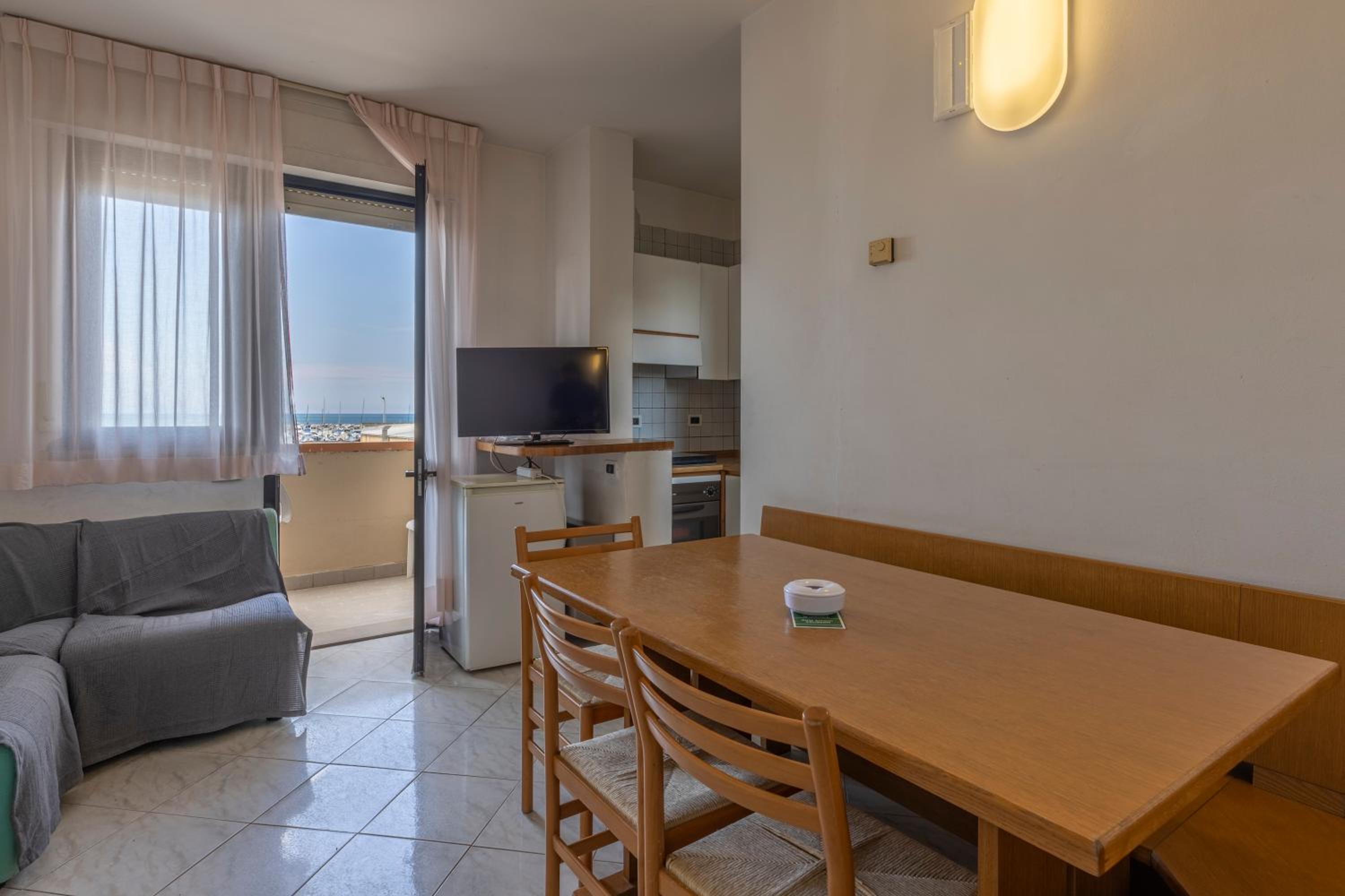 Apartment with Sea View - Photo 2