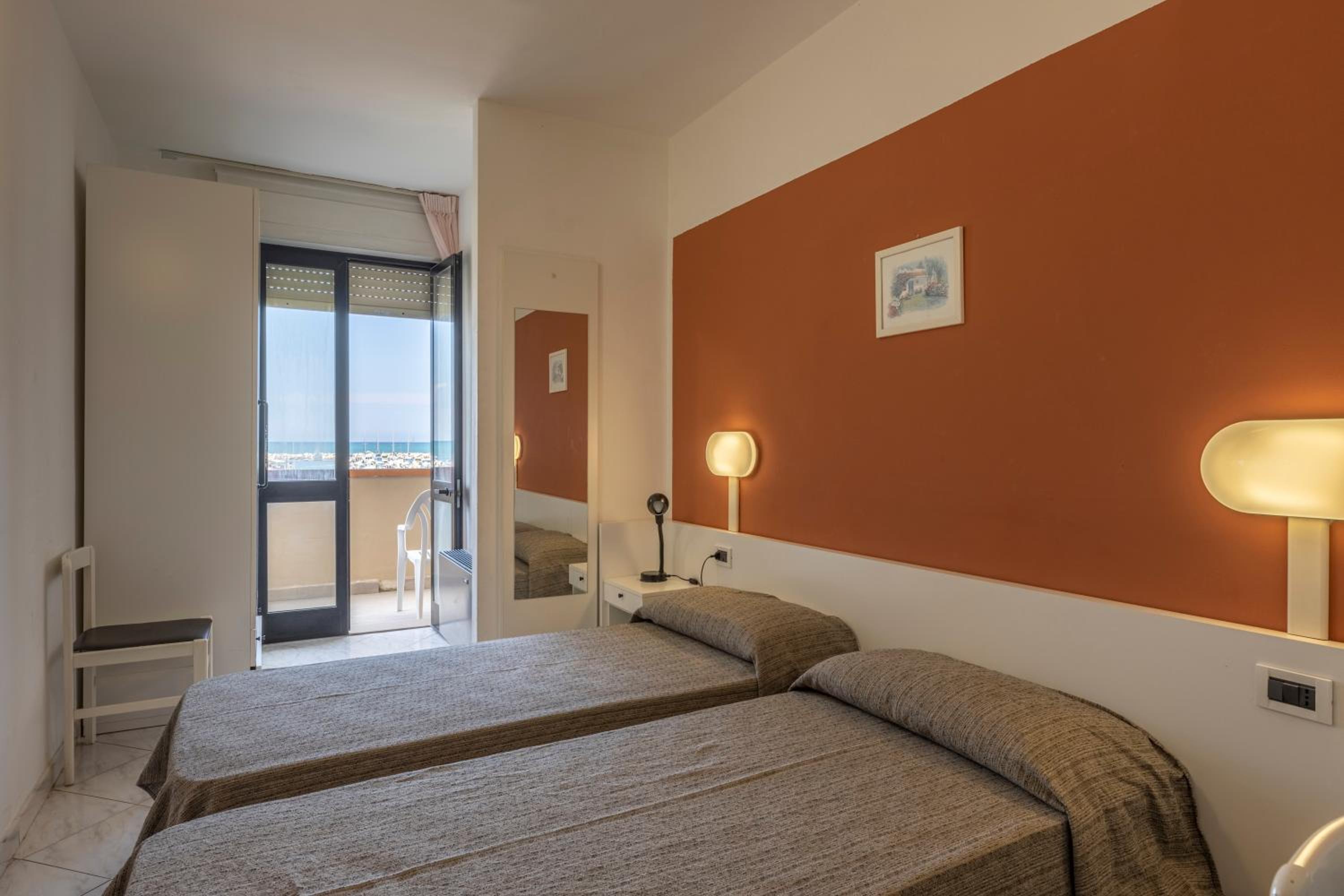 Apartment with Sea View - Photo 3