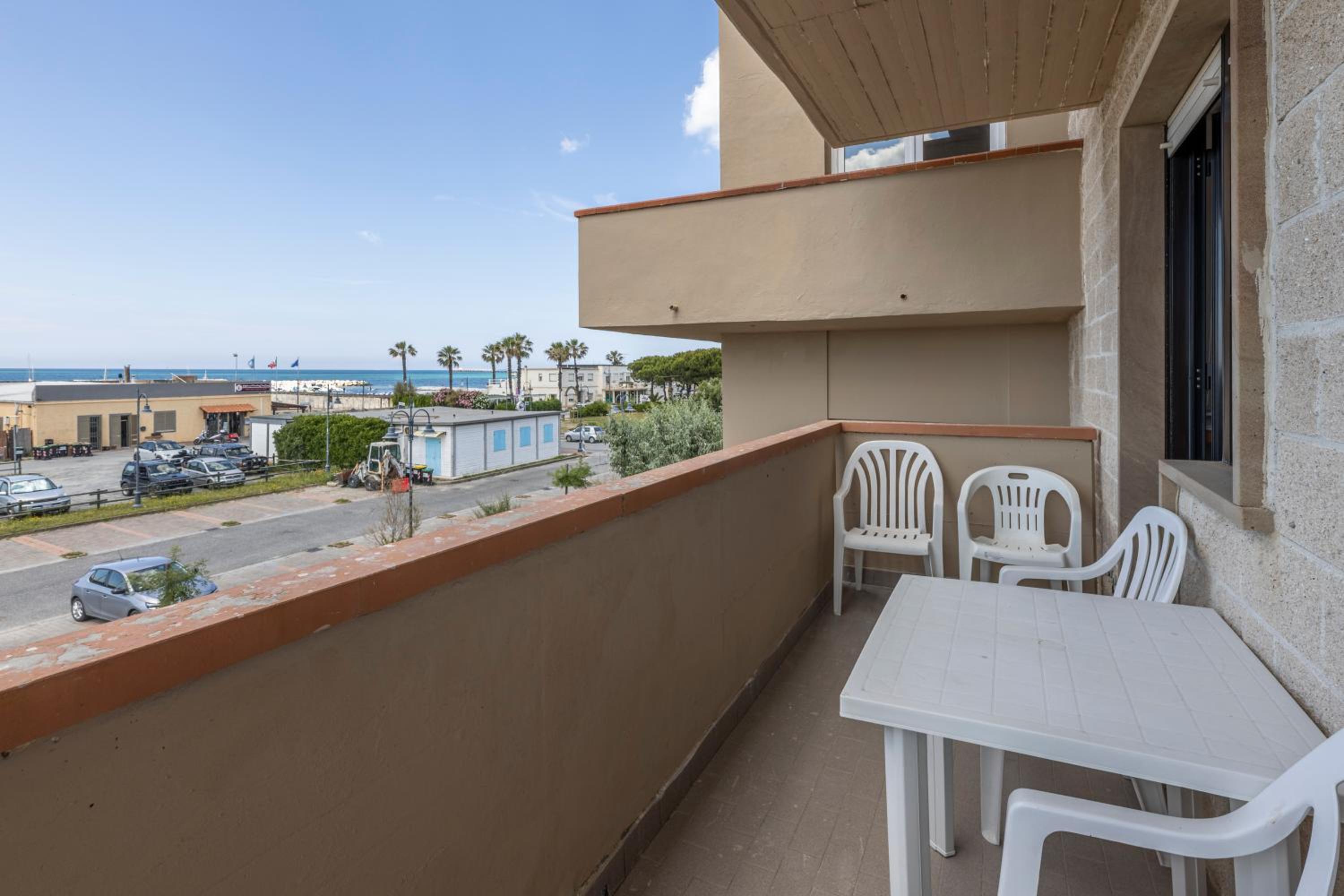 Apartment with Sea View - Photo 12