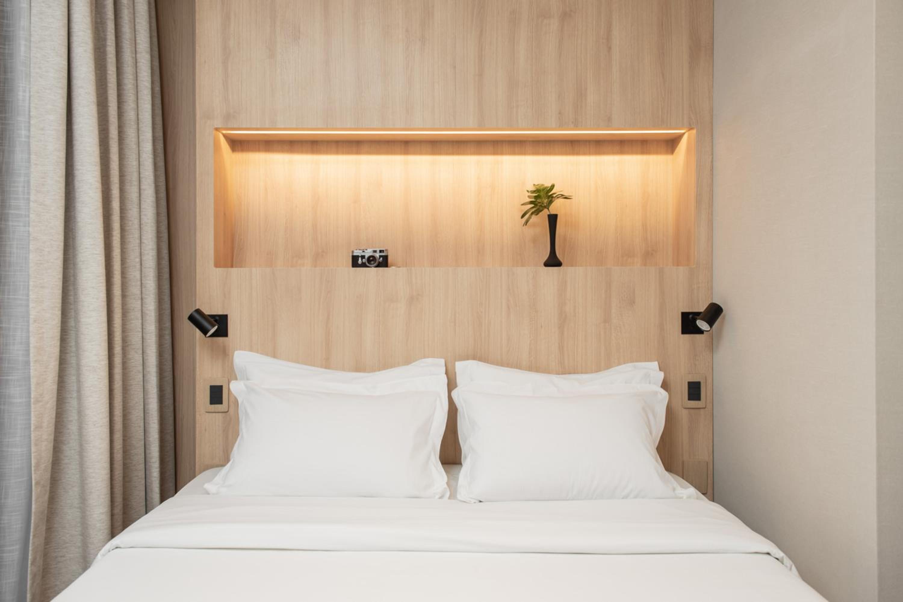 Standard Double – 1 Double Bed - Photo 2