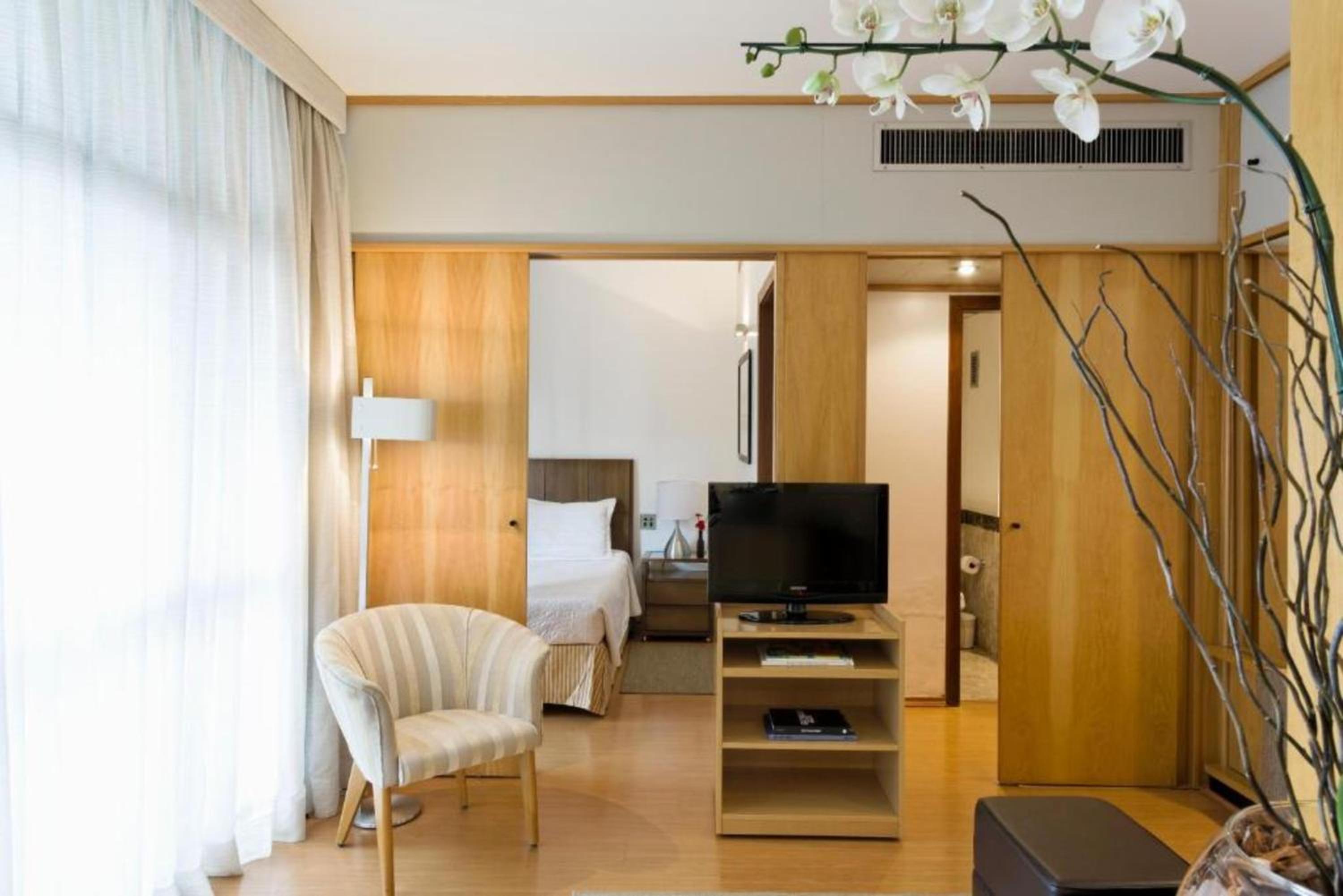 Double Deluxe Room - 1 Double Bed - Photo 1