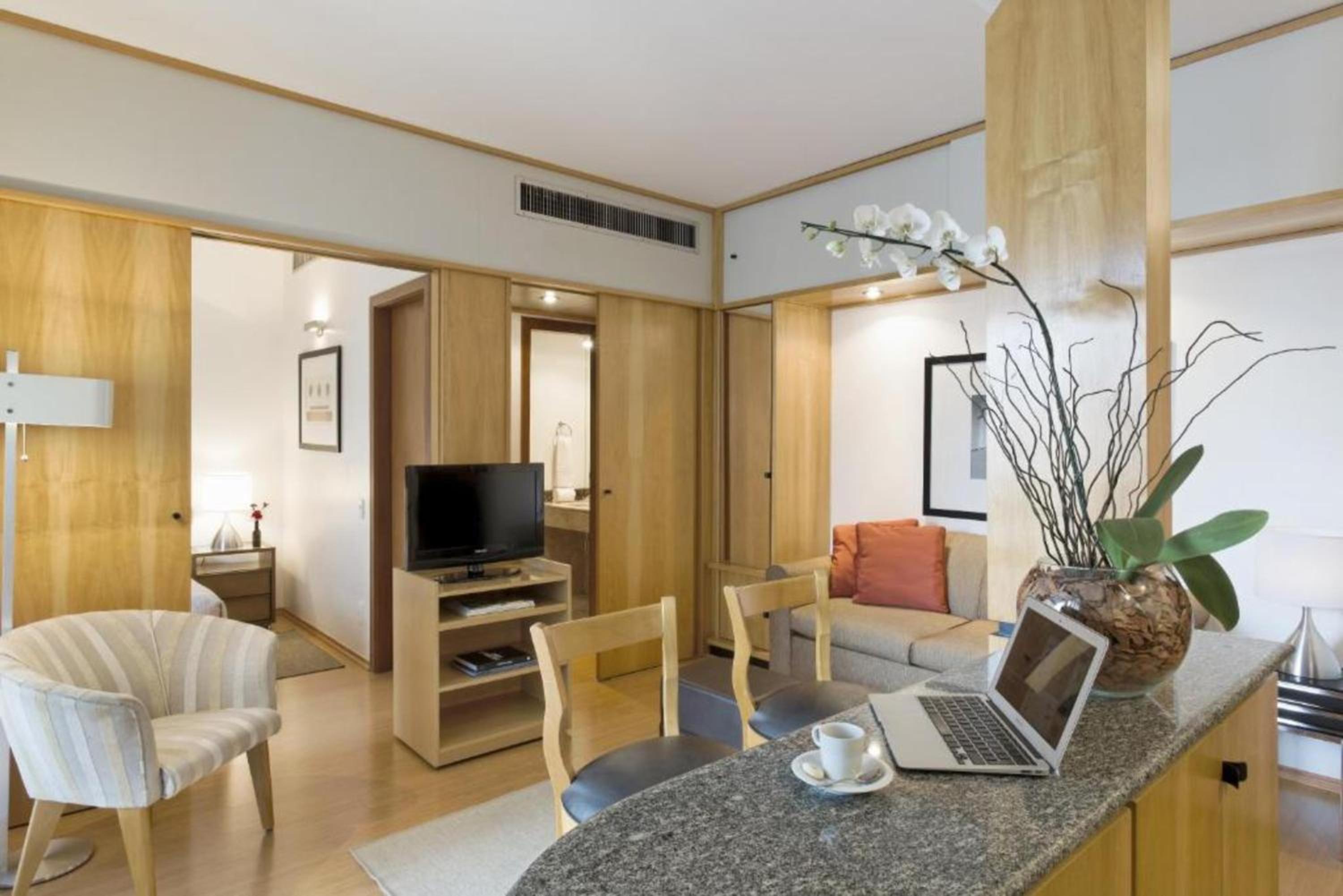 Double Deluxe Room - 1 Double Bed - Photo 2