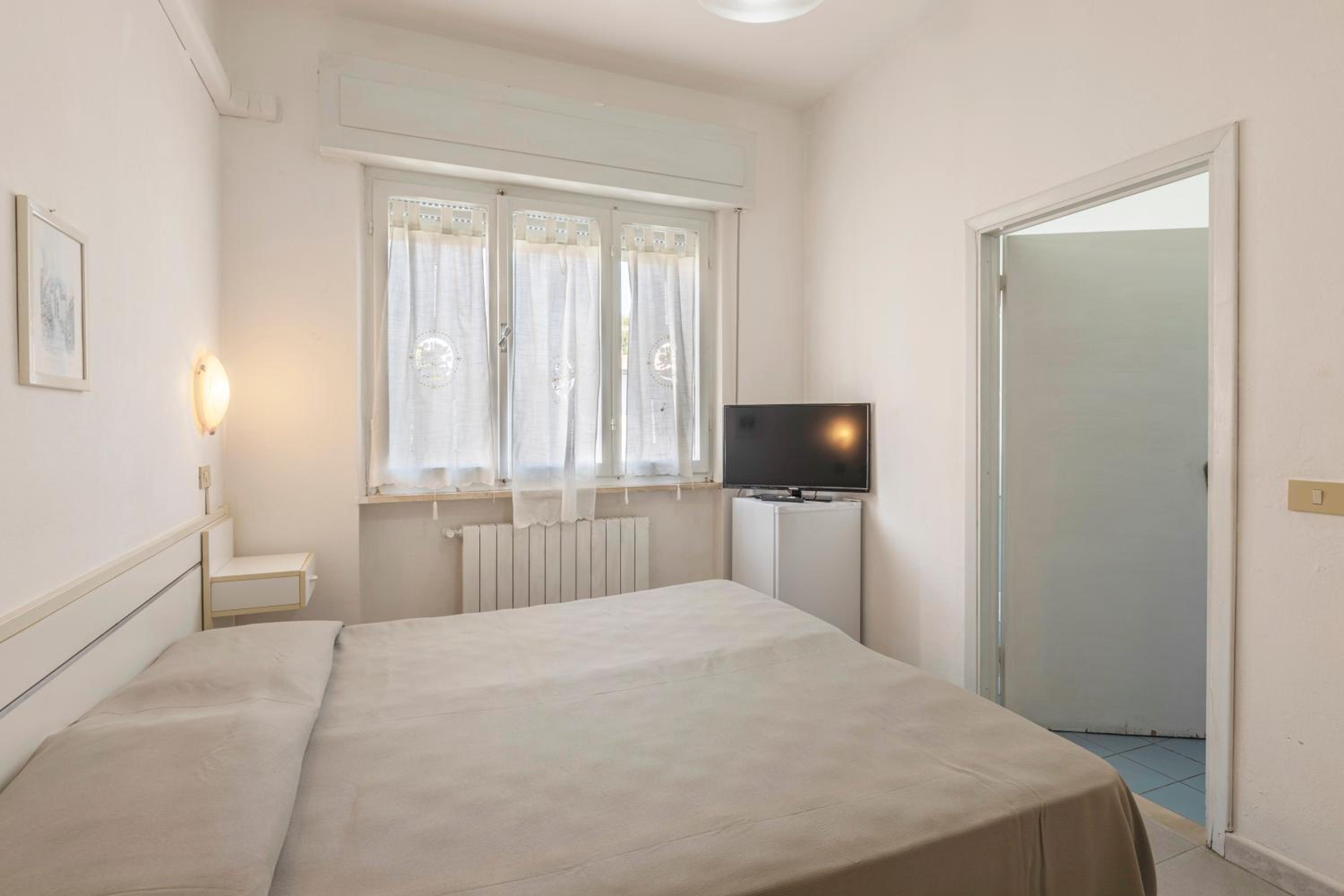 Standard Double Room - Photo 3
