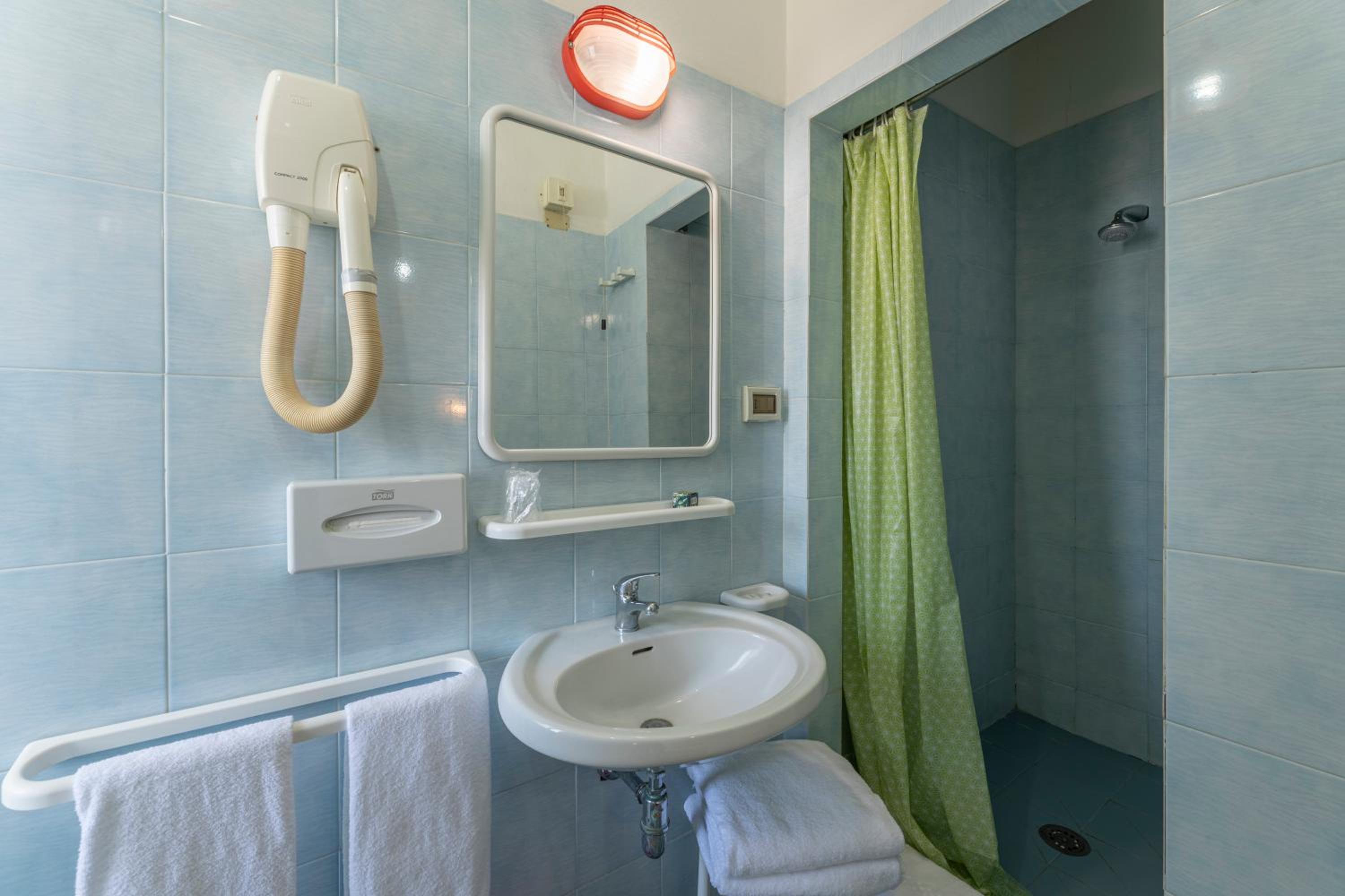 Standard Double Room - Photo 2