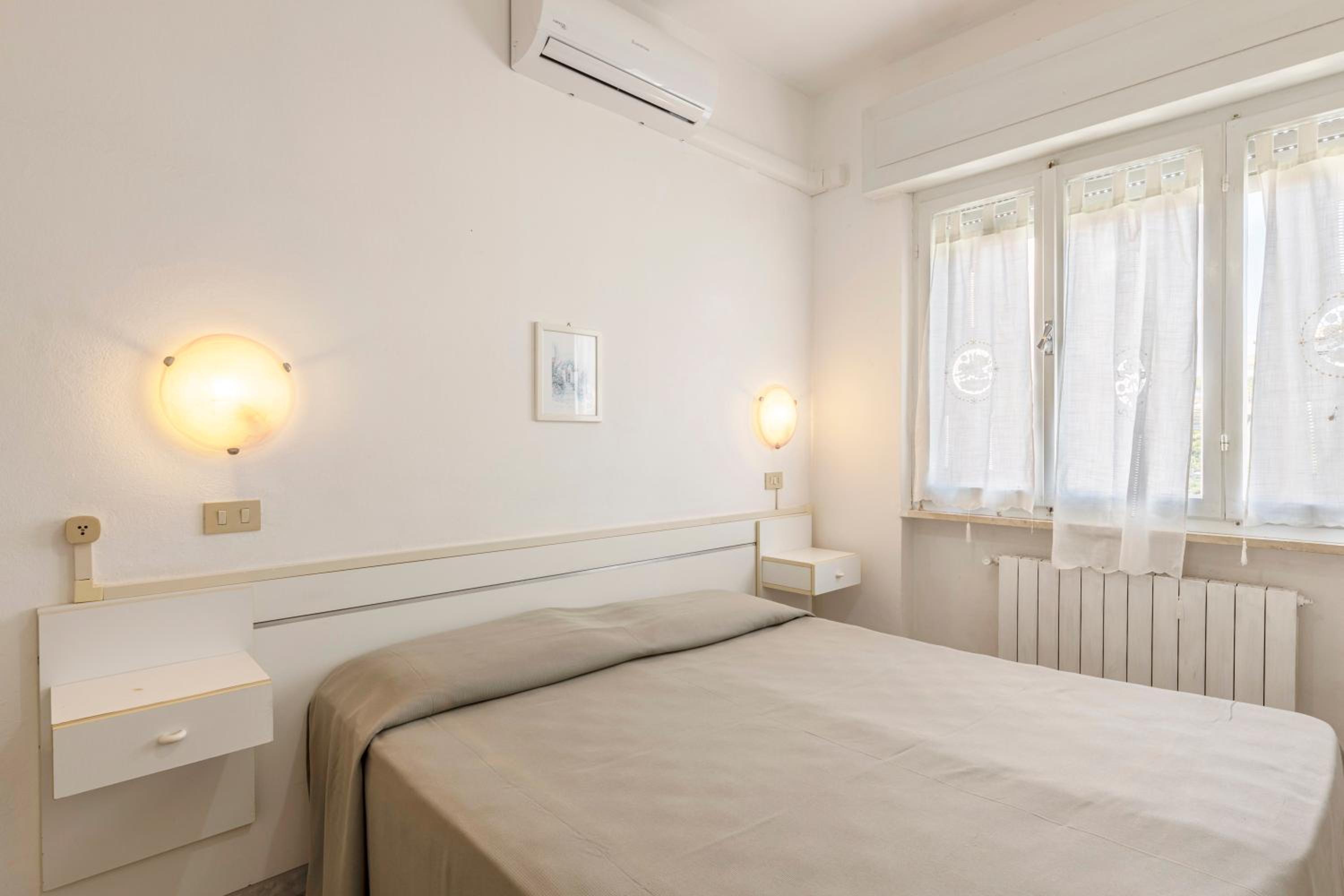 Standard Double Room - Photo 7