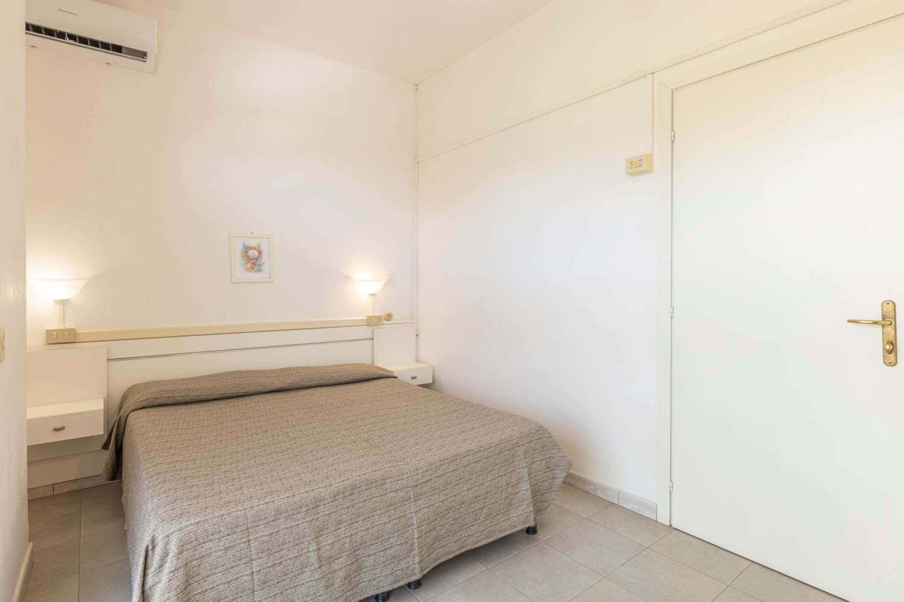 Standard Double Room - Photo 6