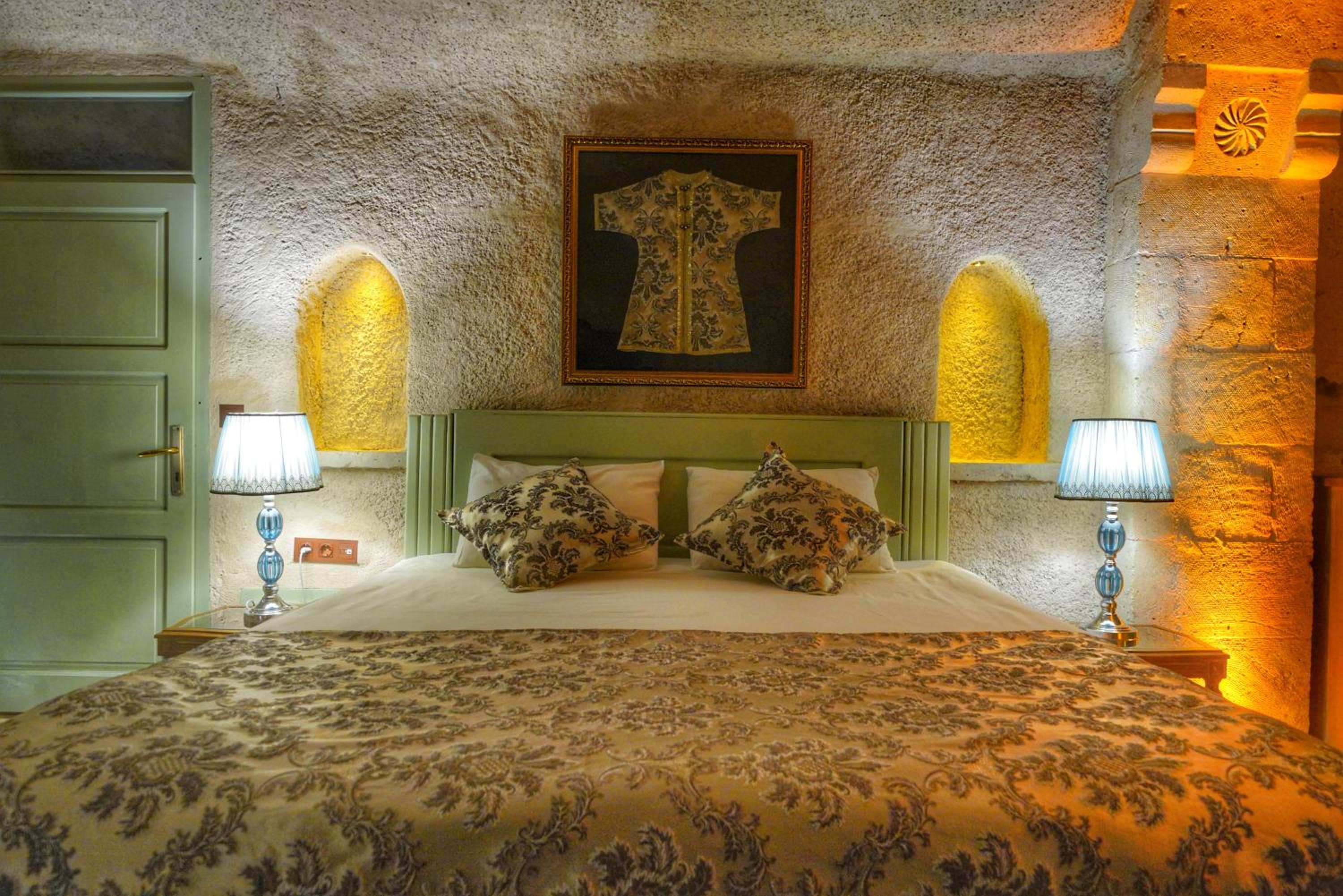Sultan Cave Suite photo 2