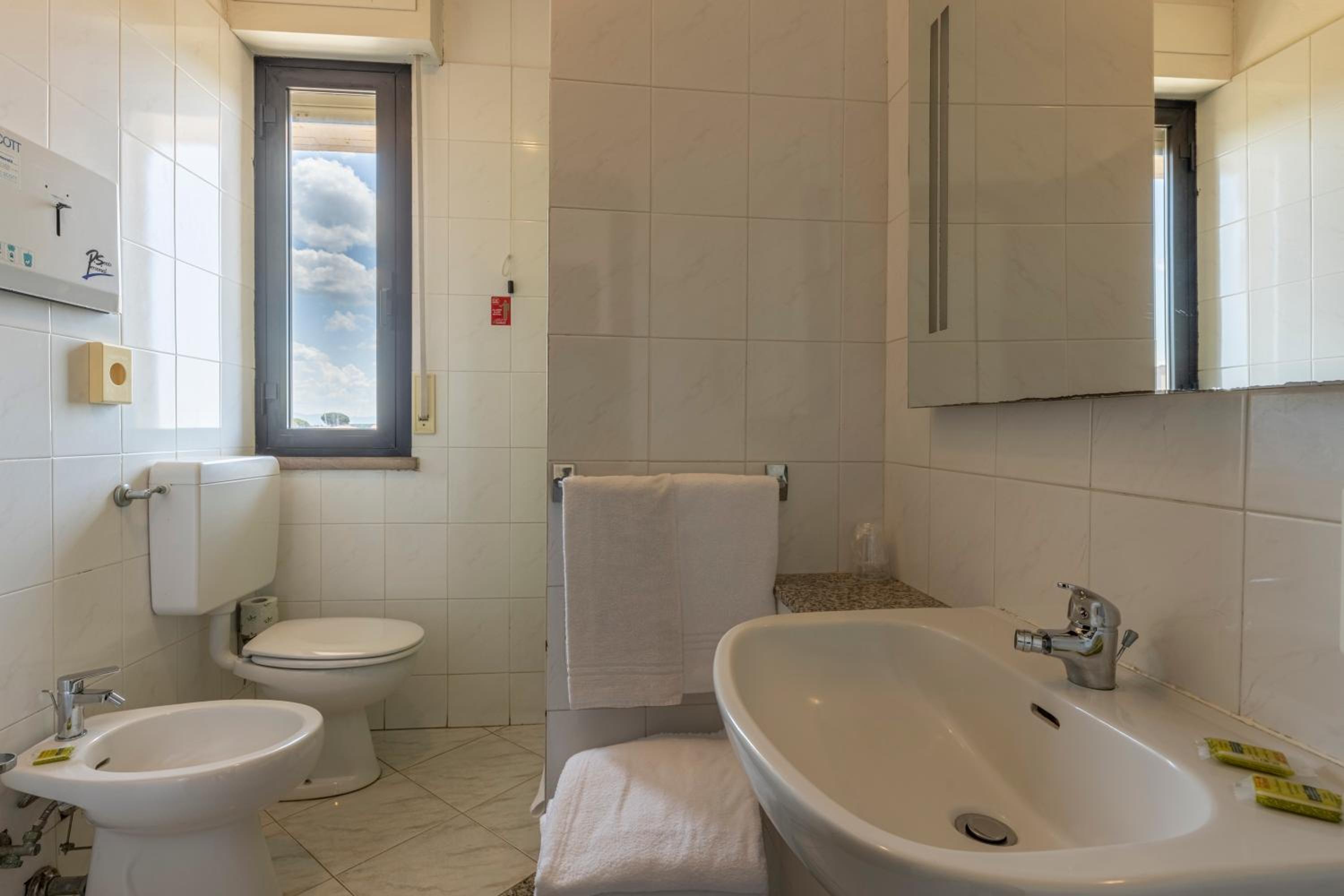 Double Room with Sea View - Photo 5