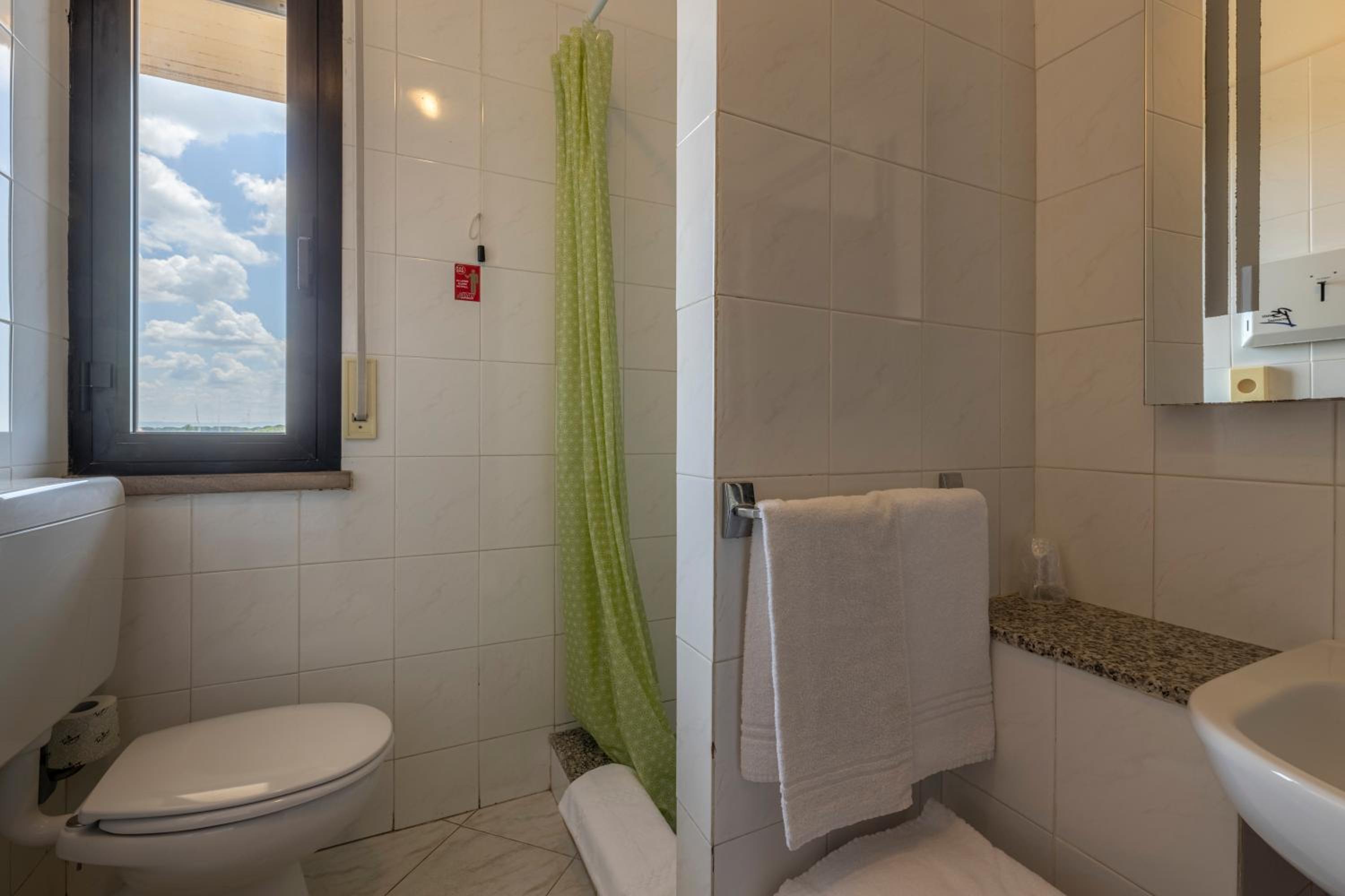 Double Room with Sea View - Photo 6