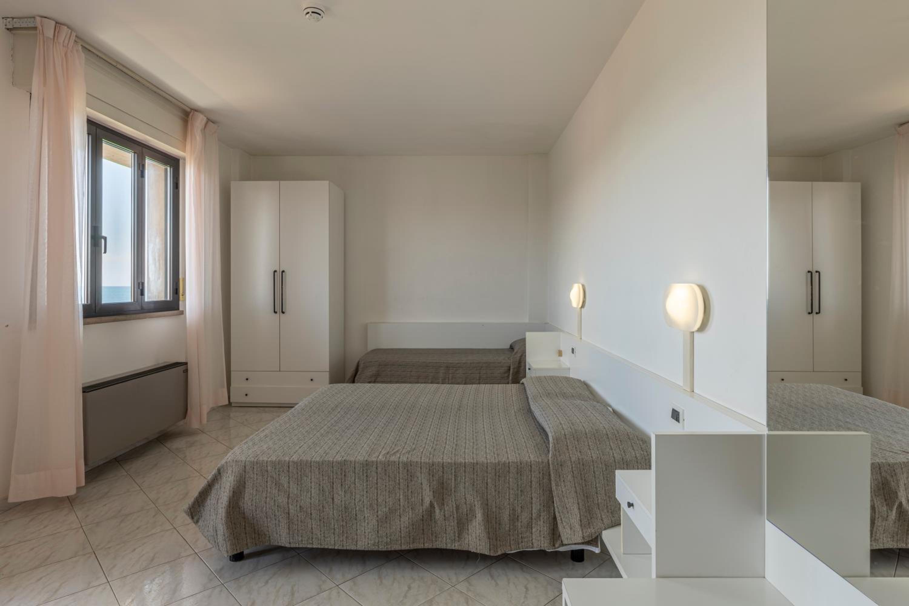 Double Room with Sea View - Photo 8