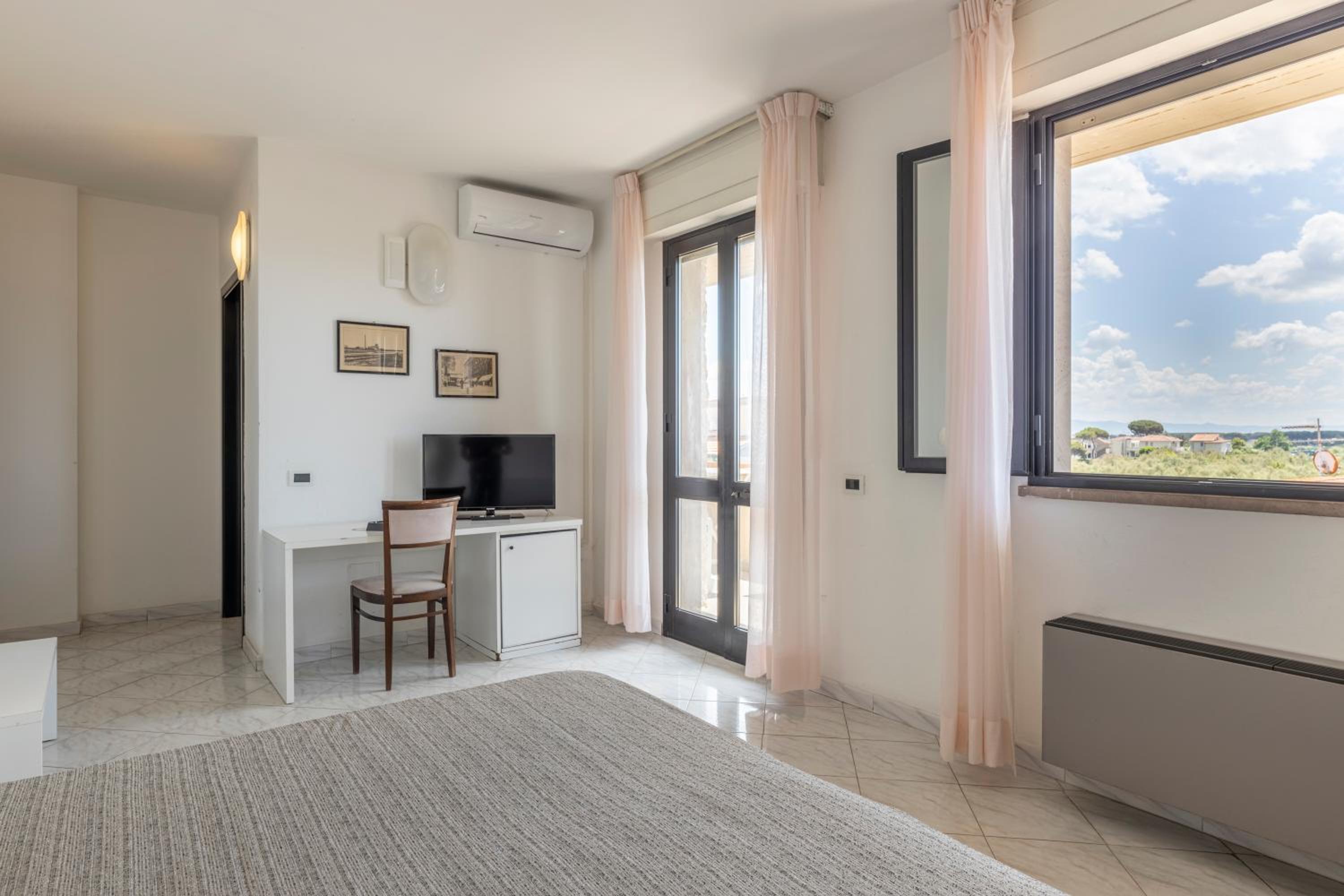 Double Room with Sea View - Photo 2