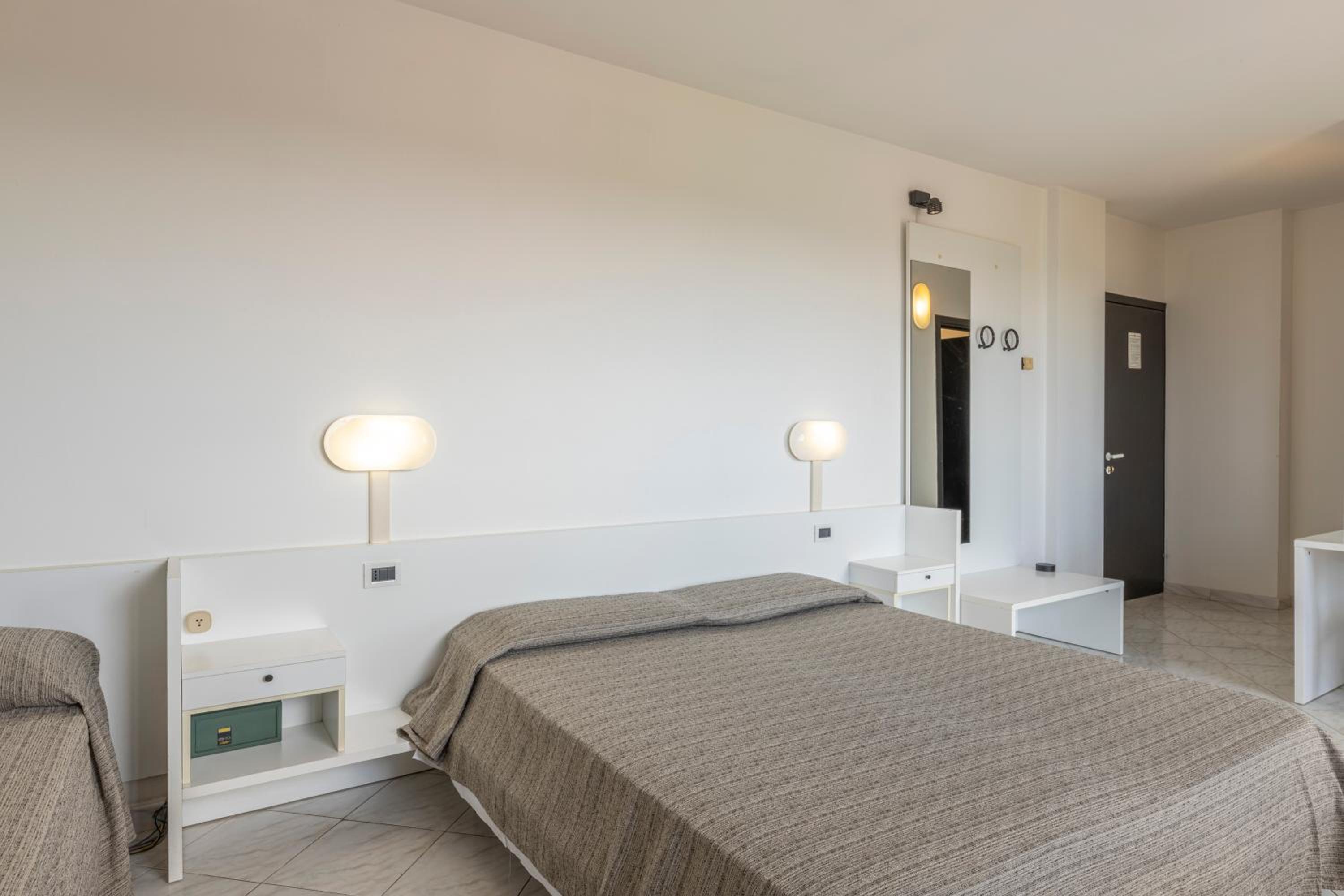 Double Room with Sea View - Photo 1