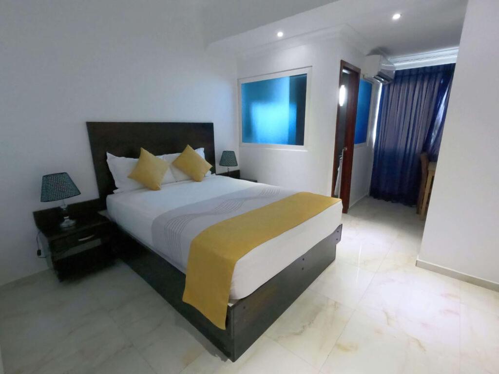 Deluxe Room (2 Adults + 1 Child)