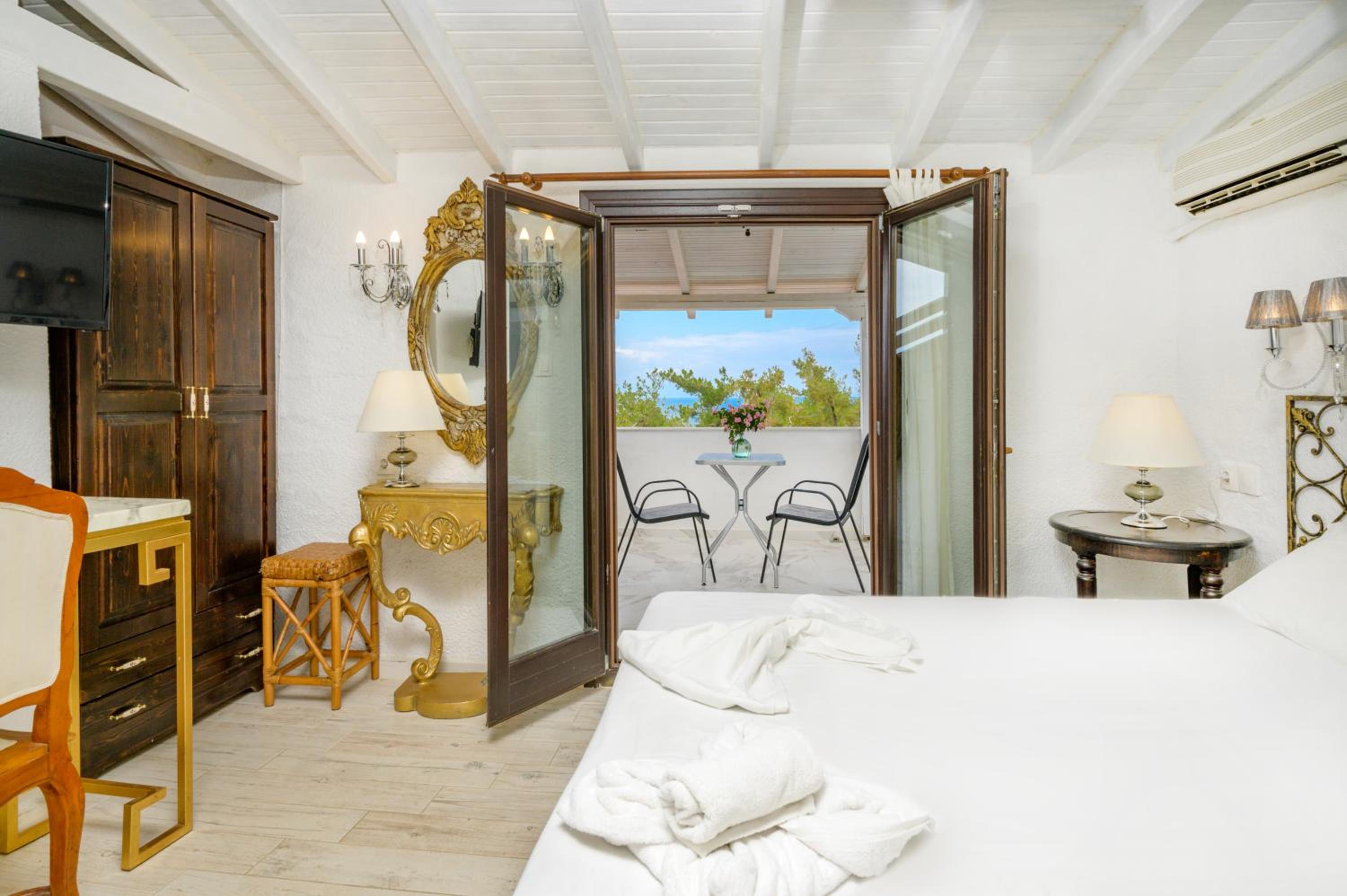 Deluxe Triple Room with Sea View photo 2