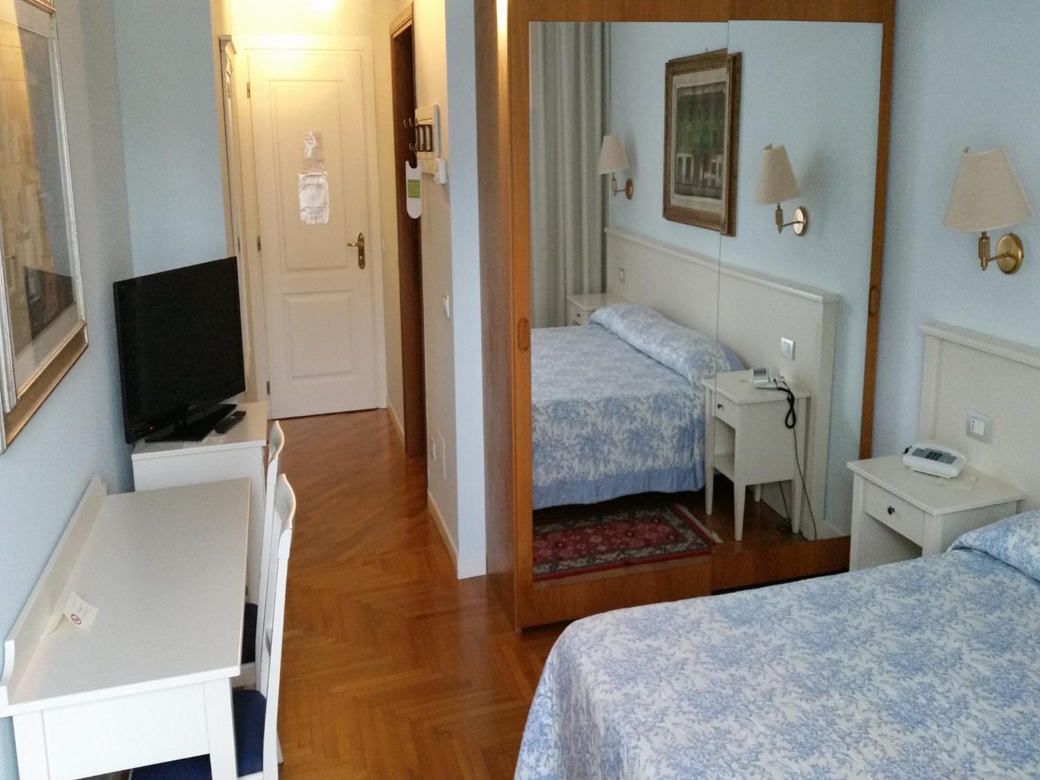 Classic Double Room - Photo 6