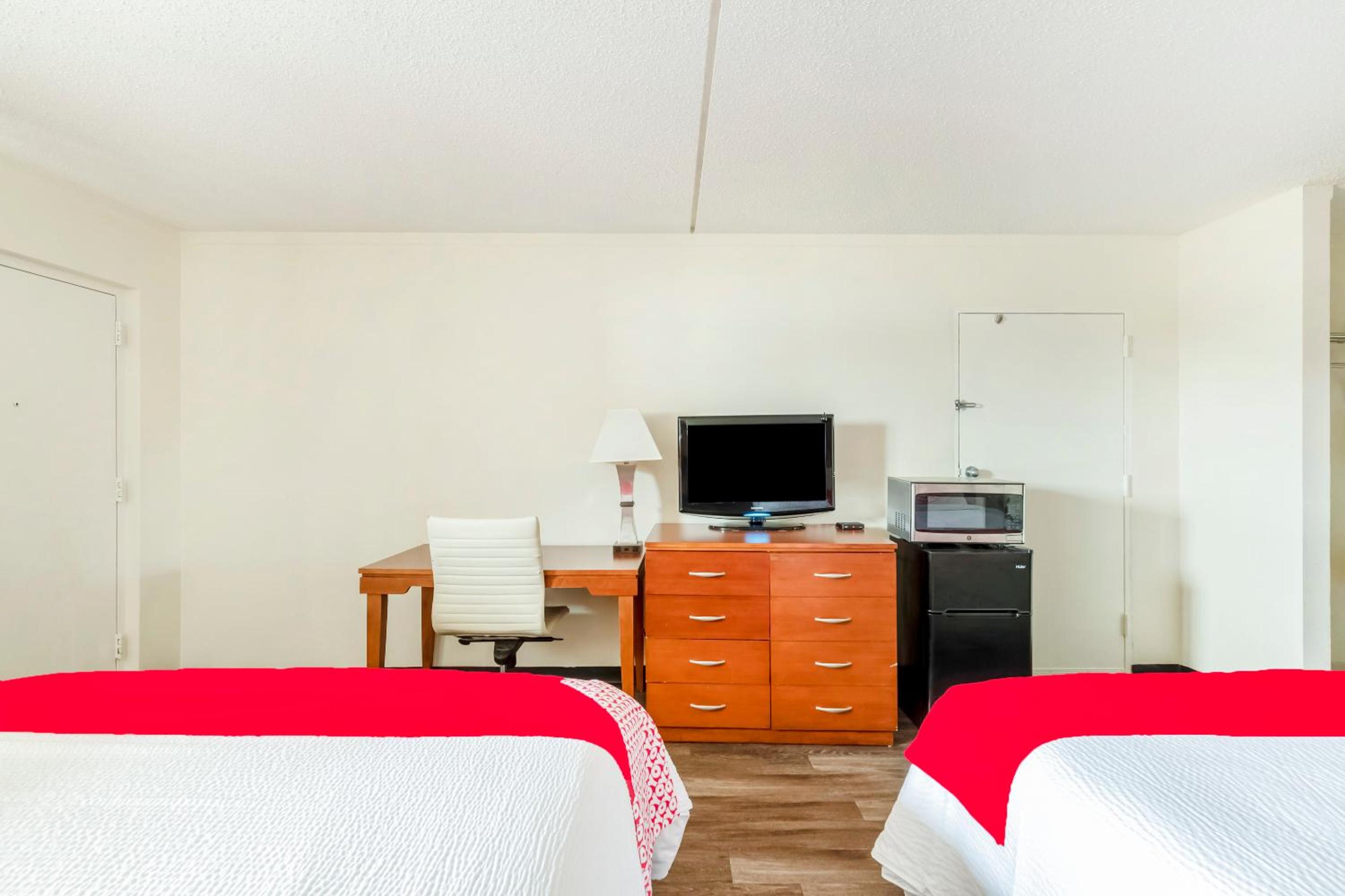 King Room with Two King Beds - Photo 8