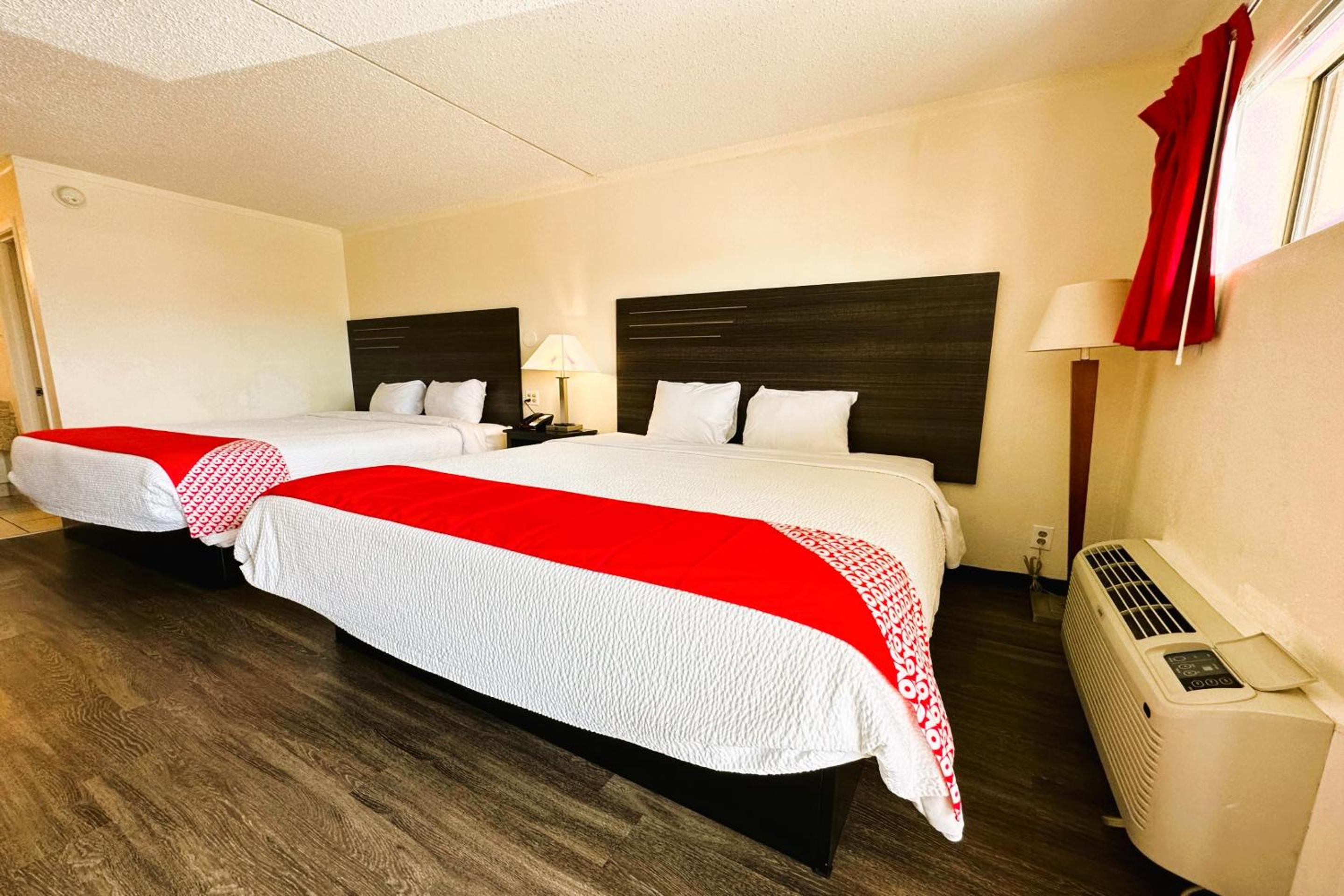 King Room with Two King Beds - Photo 5