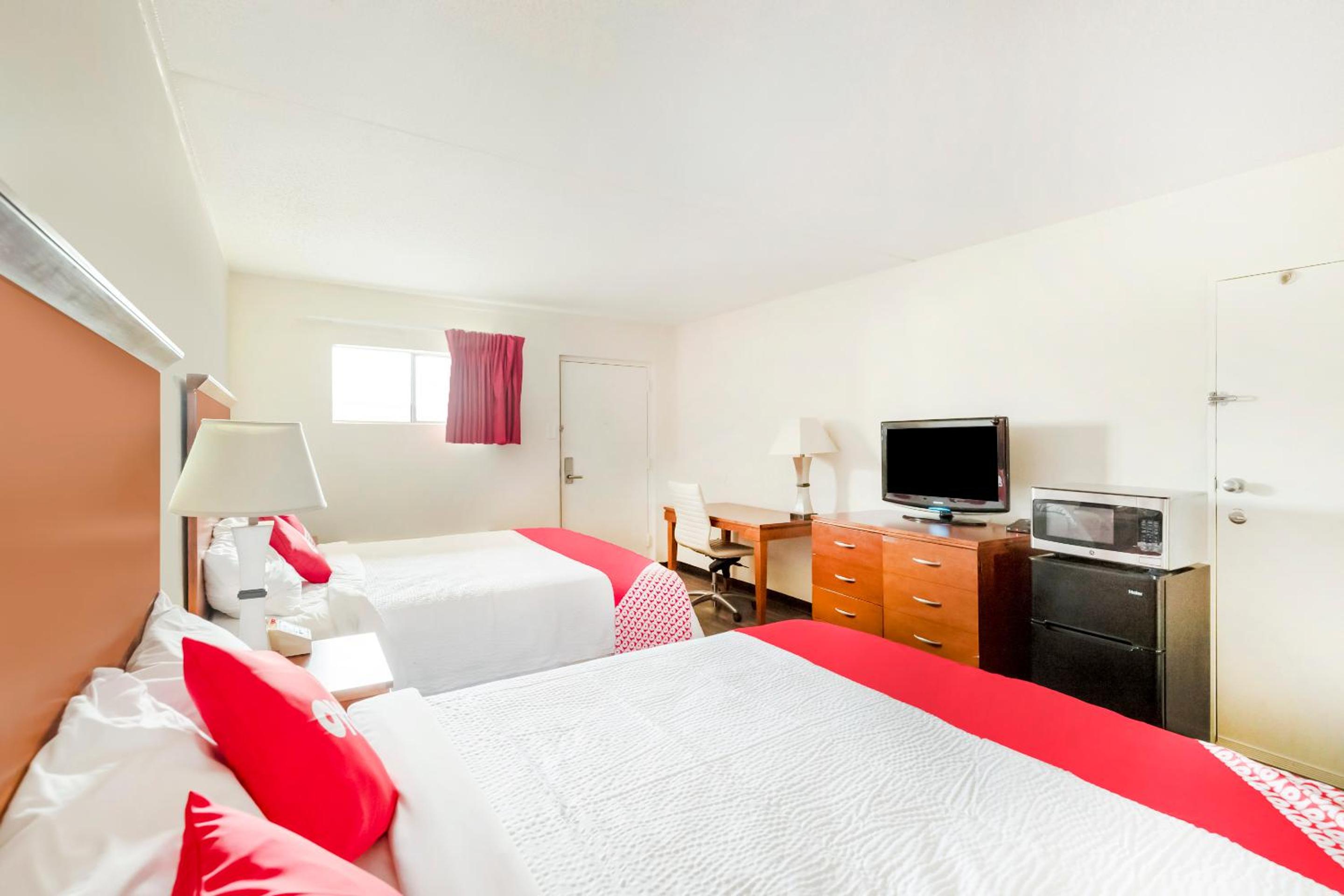 King Room with Two King Beds - Photo 3