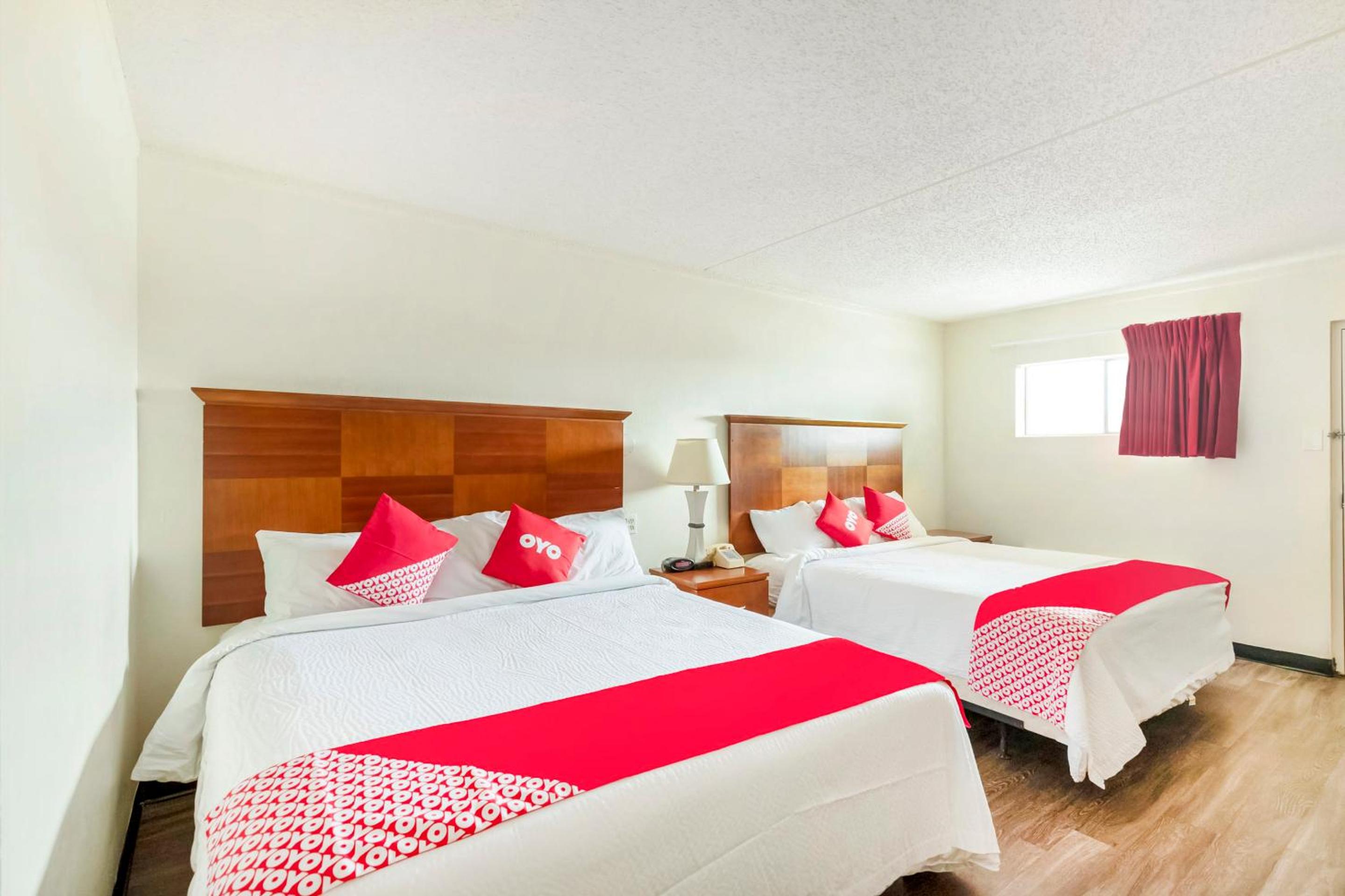 King Room with Two King Beds - Photo 4
