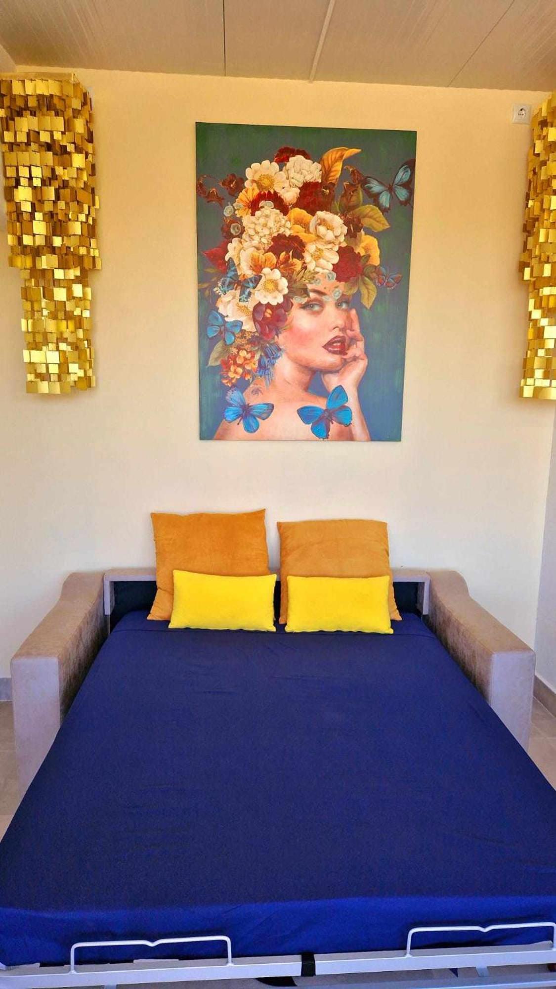 Estudio con sofá cama