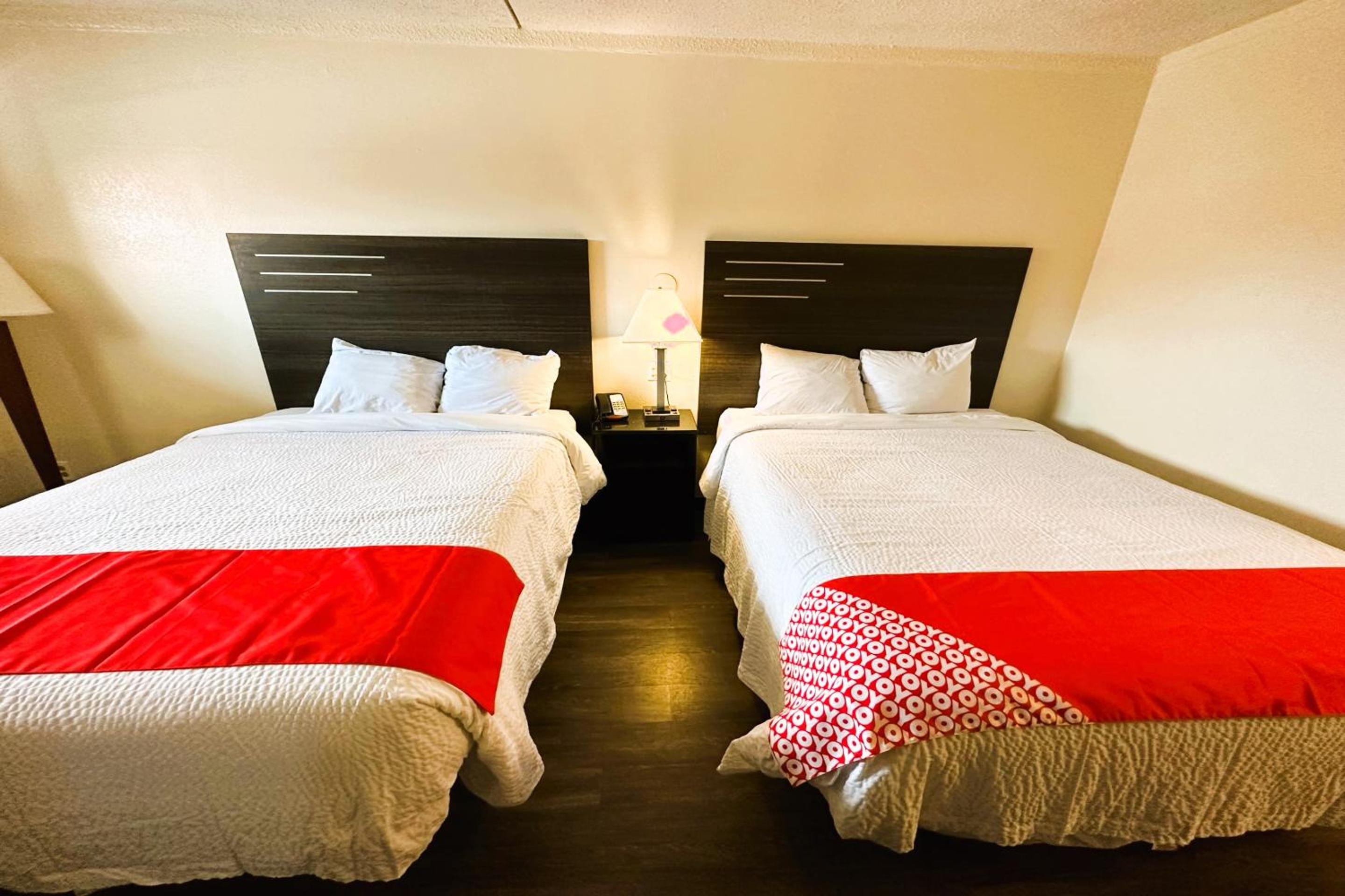 Queen Room with Two Queen Beds - Photo 12
