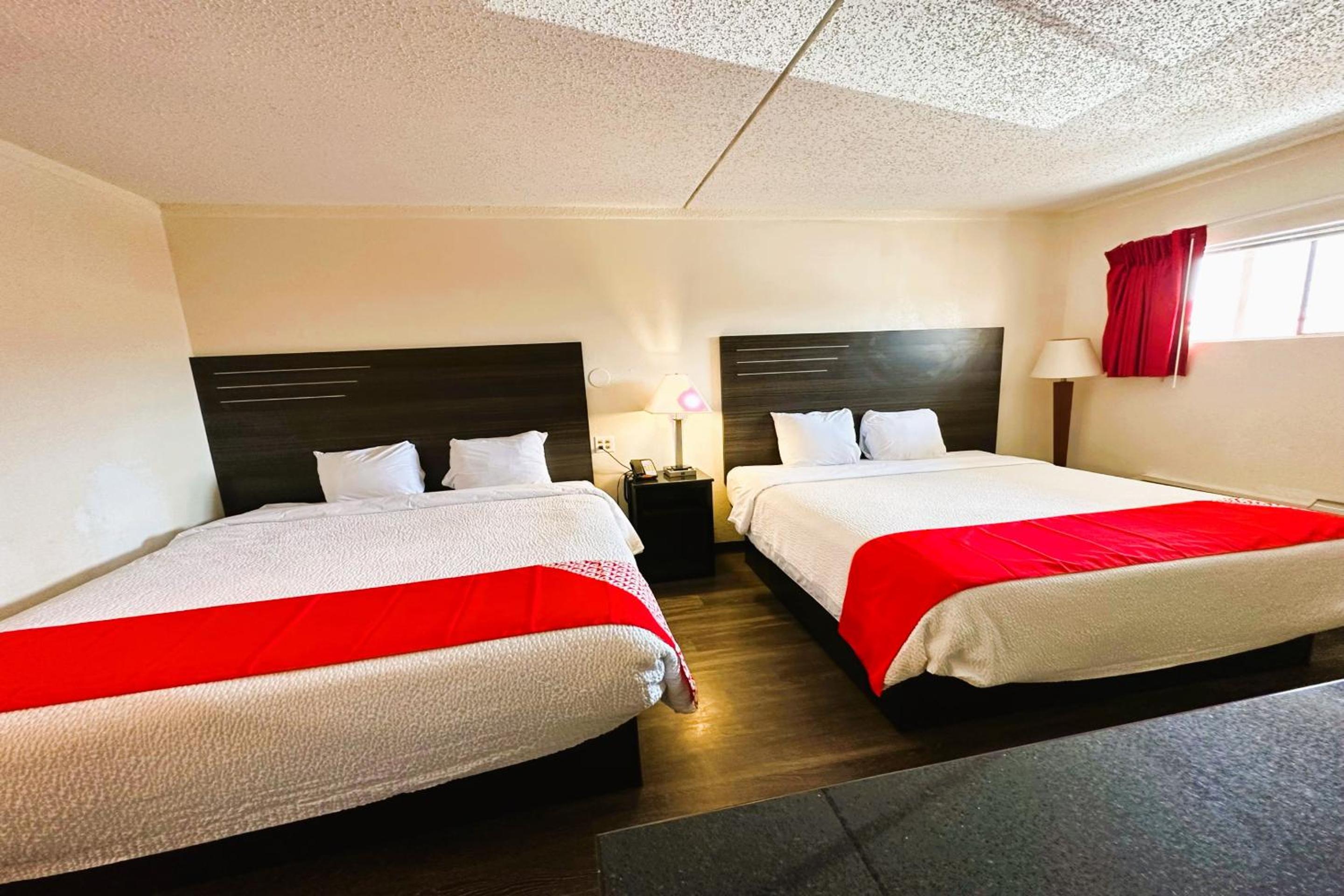 Queen Room with Two Queen Beds - Photo 9