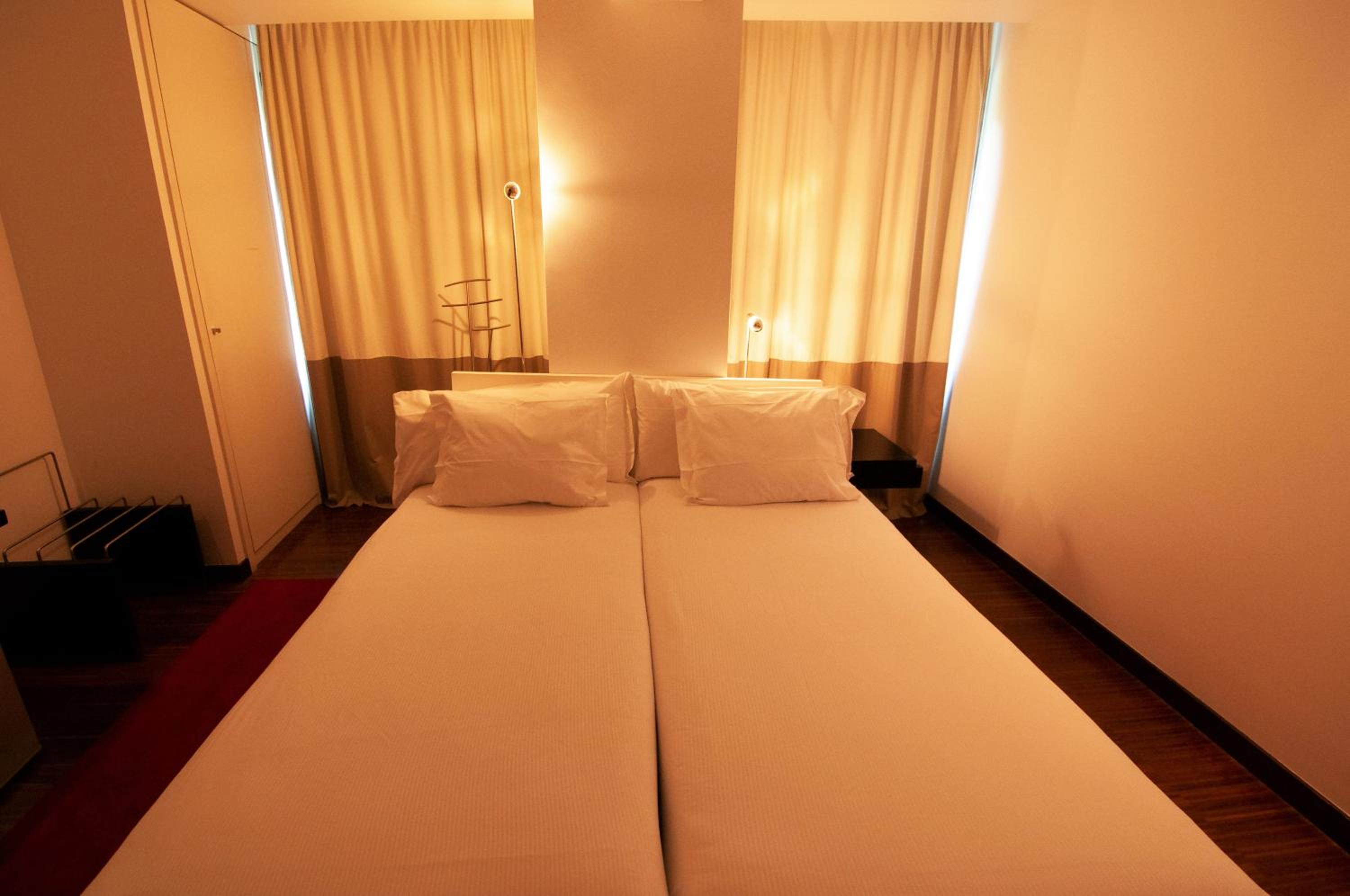 Available room thumbnail 5