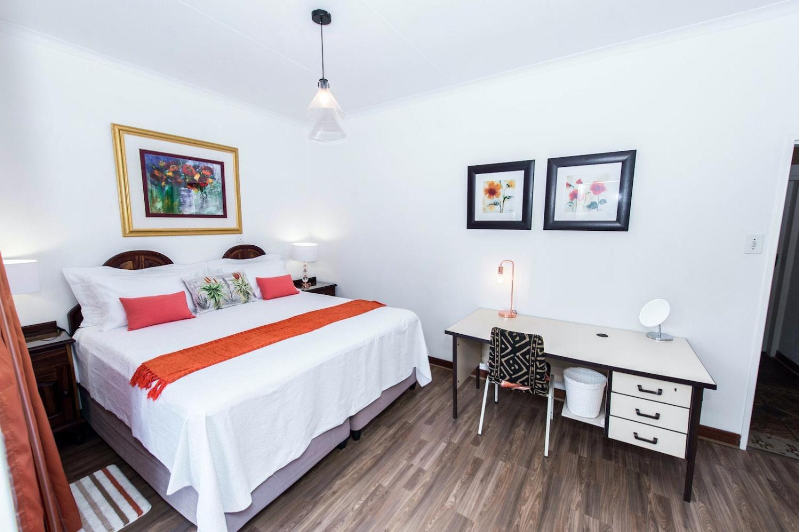 Queen Room photo 1