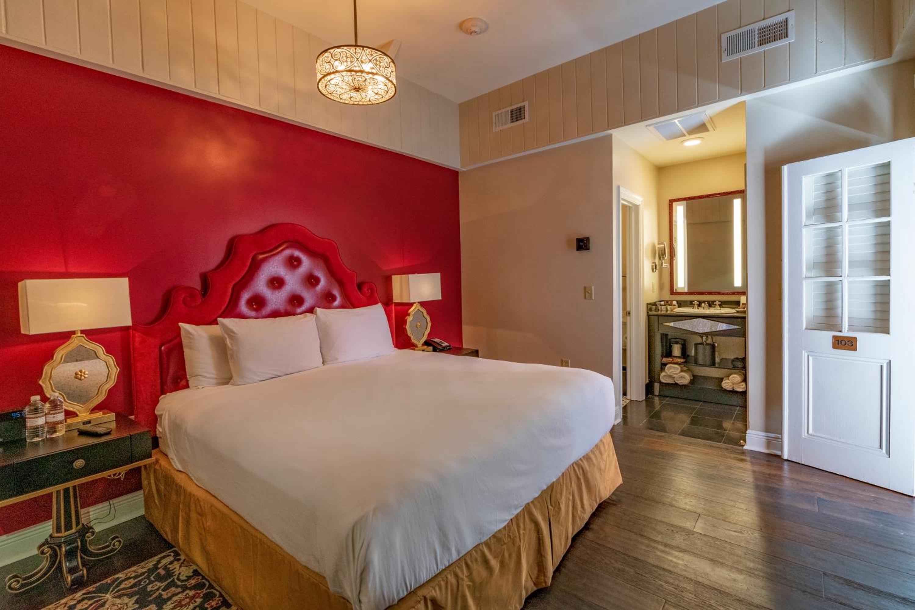 Superior King Room - Photo 4