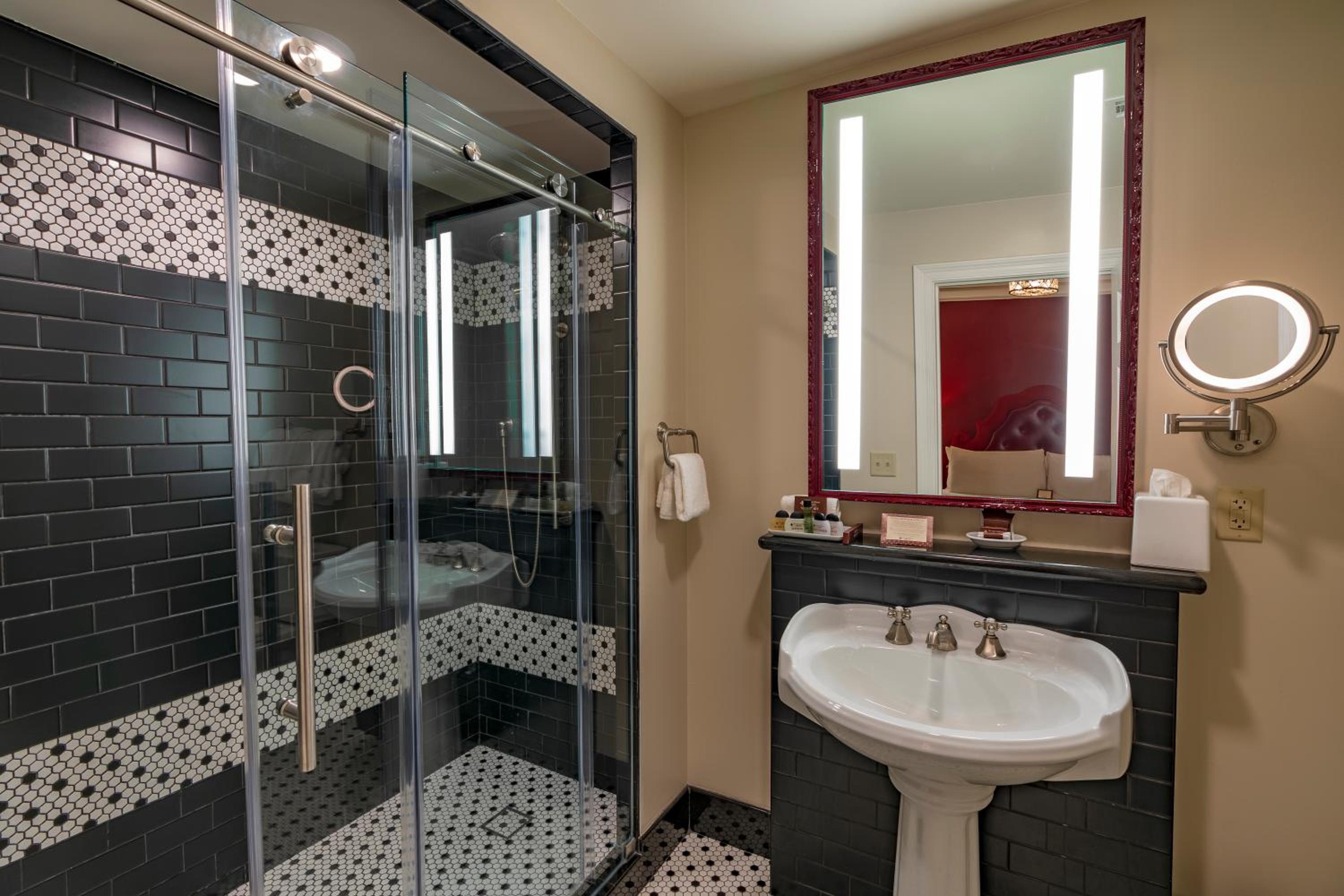 Superior King Room - Photo 2