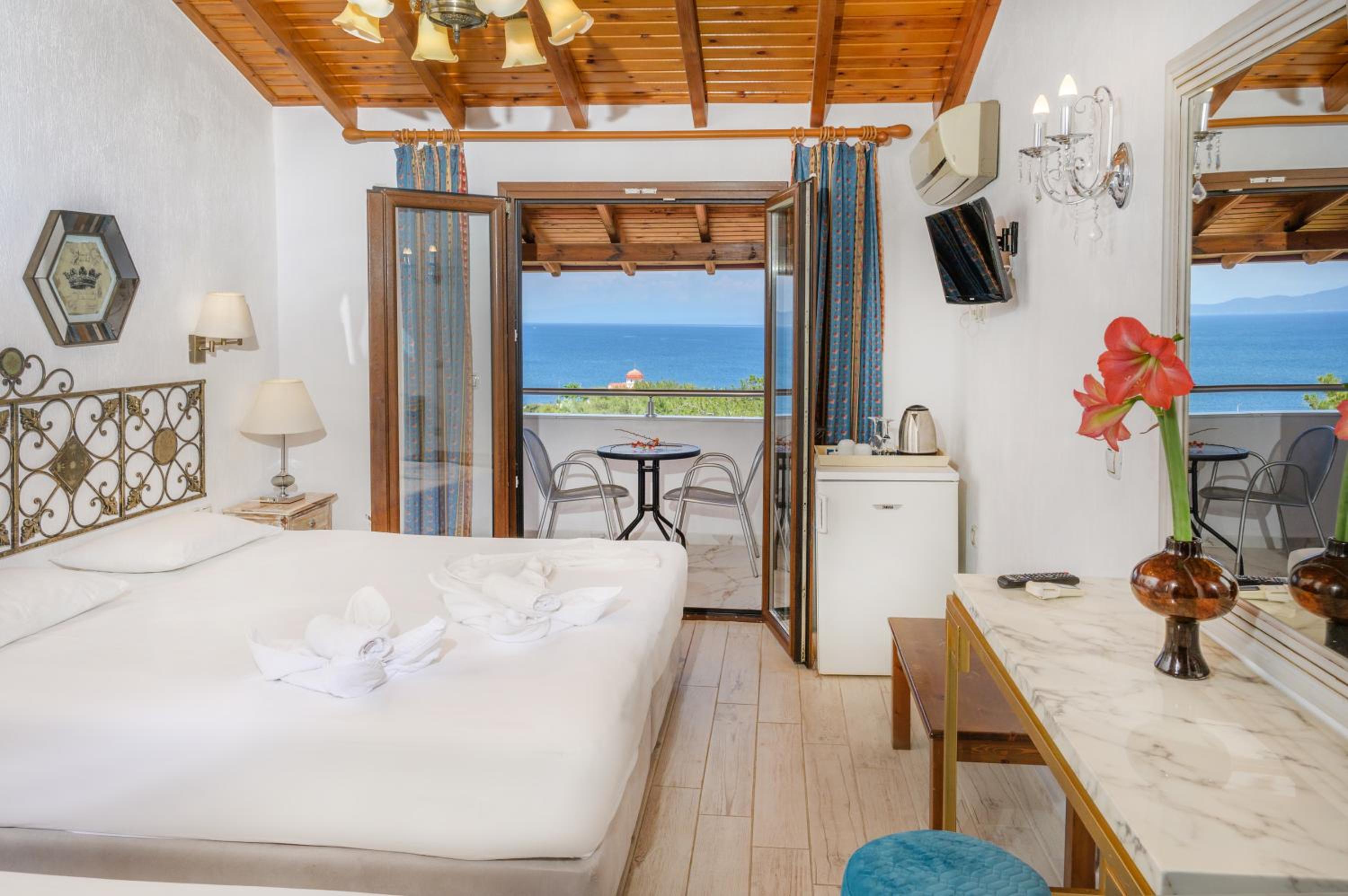 Superior Triple Room with Sea View photo 1