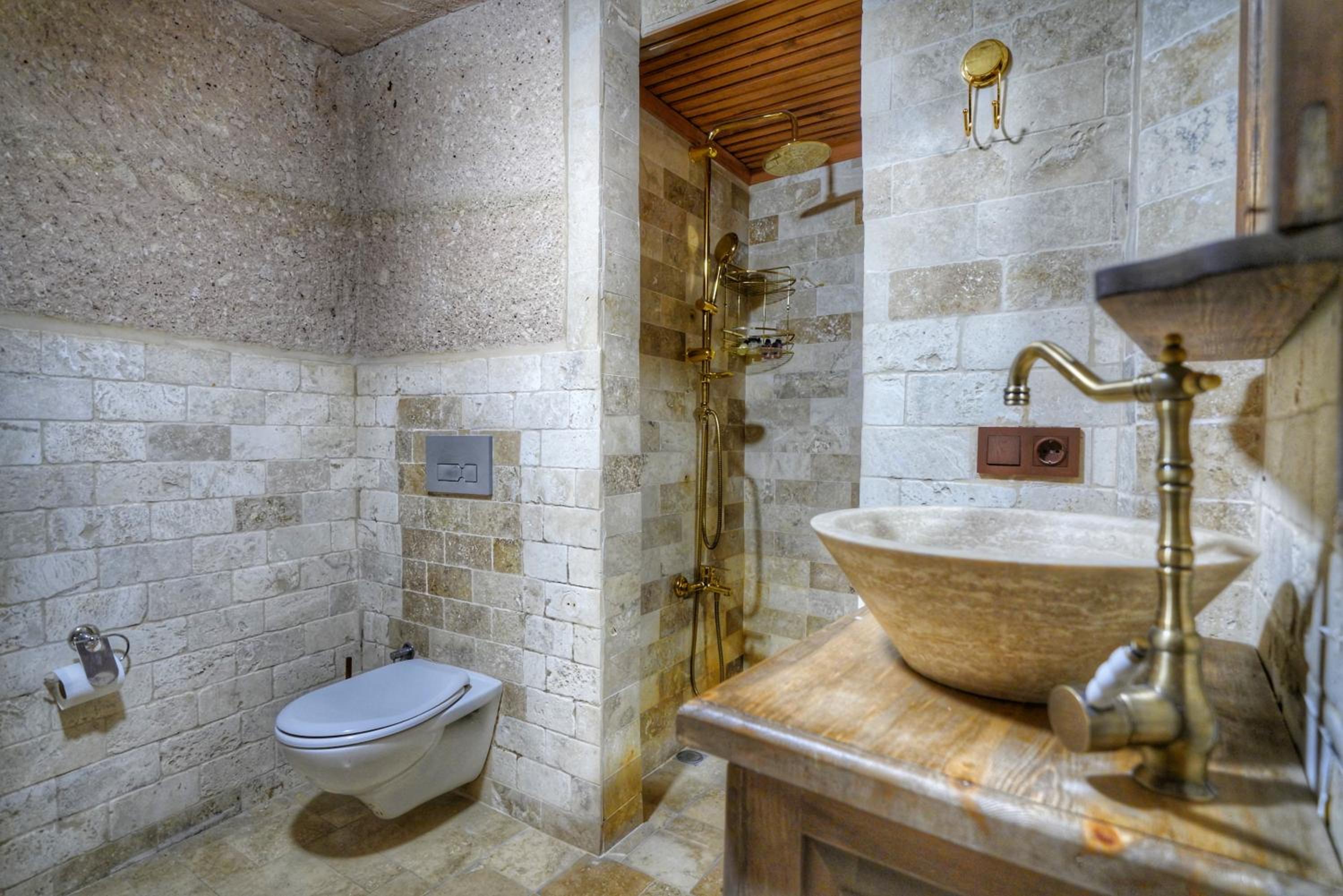 Antique Cave Suite photo 2