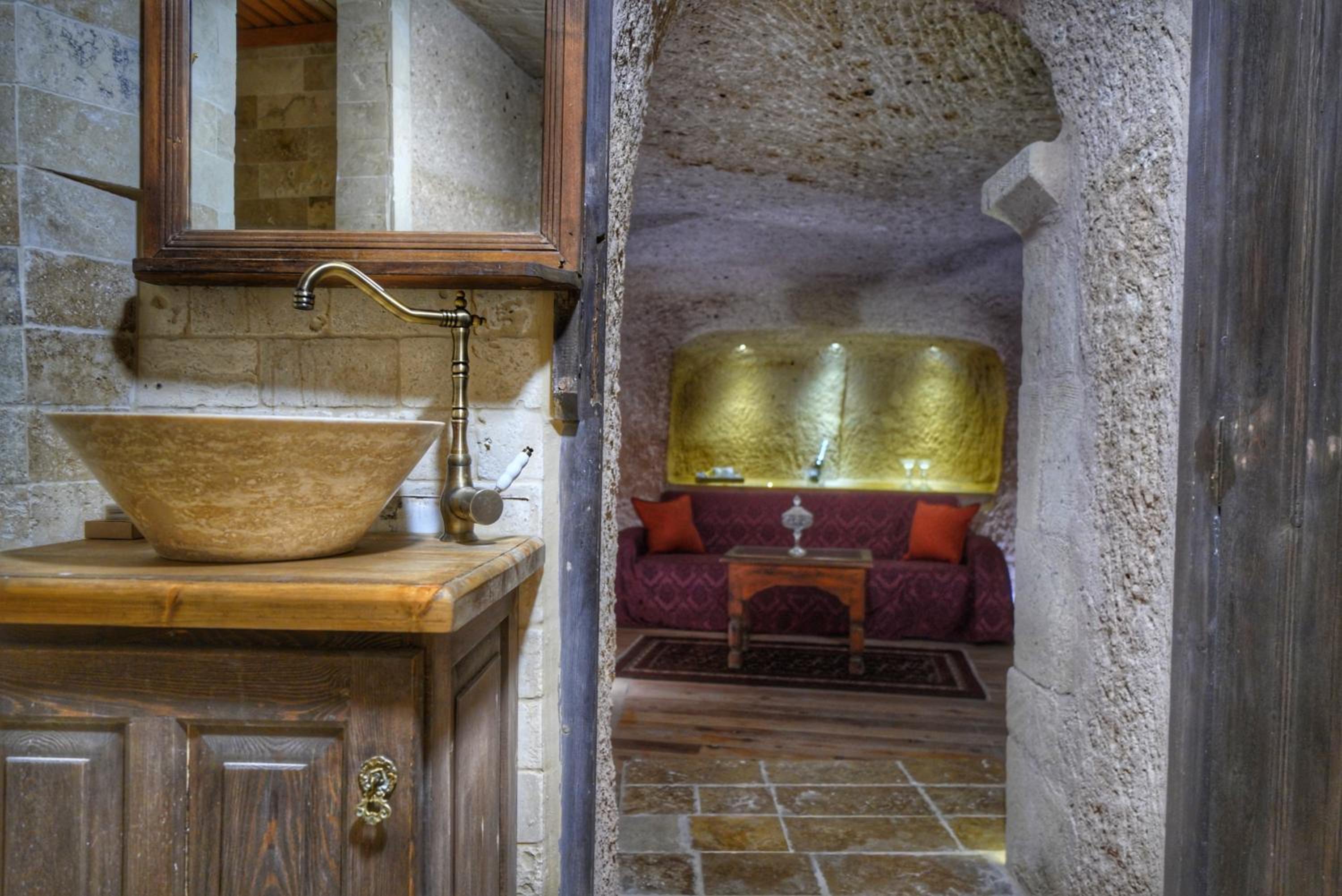Antique Cave Suite photo 3