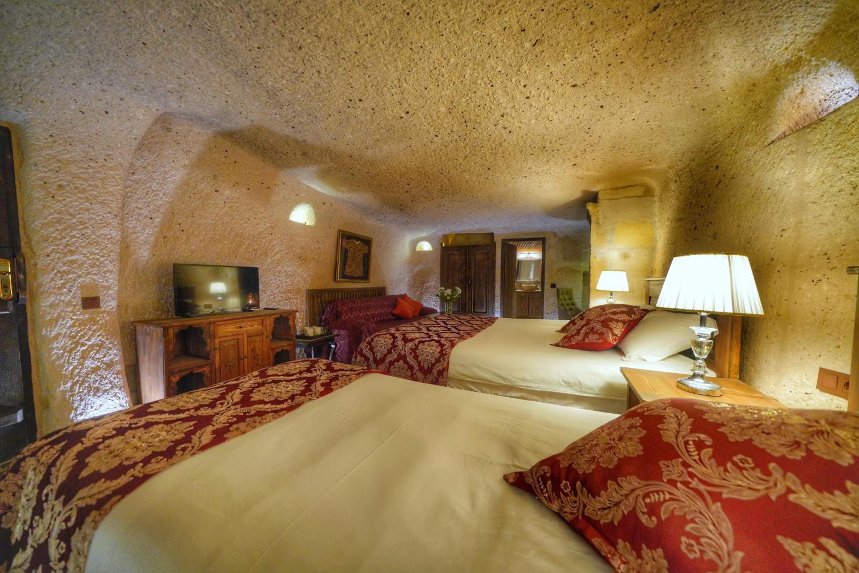 Divan Cave Suite photo 2