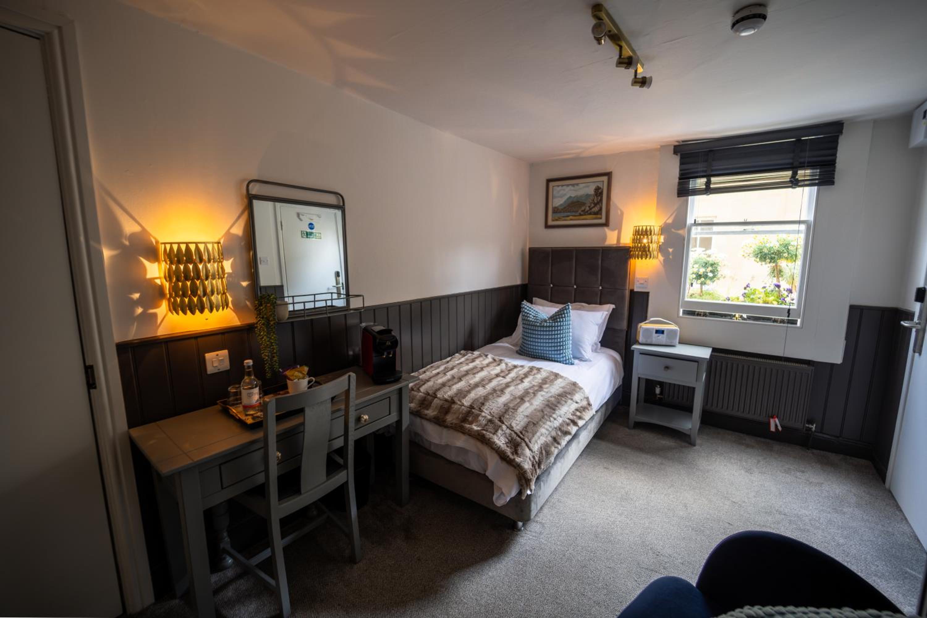 Single Room with Private External Bathroom
