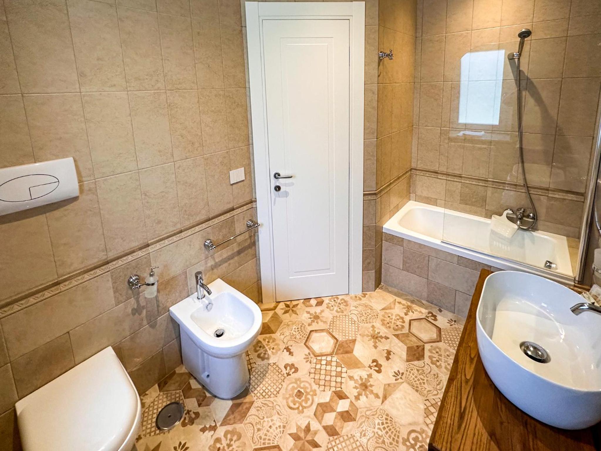 Standard Double Room - Photo 21