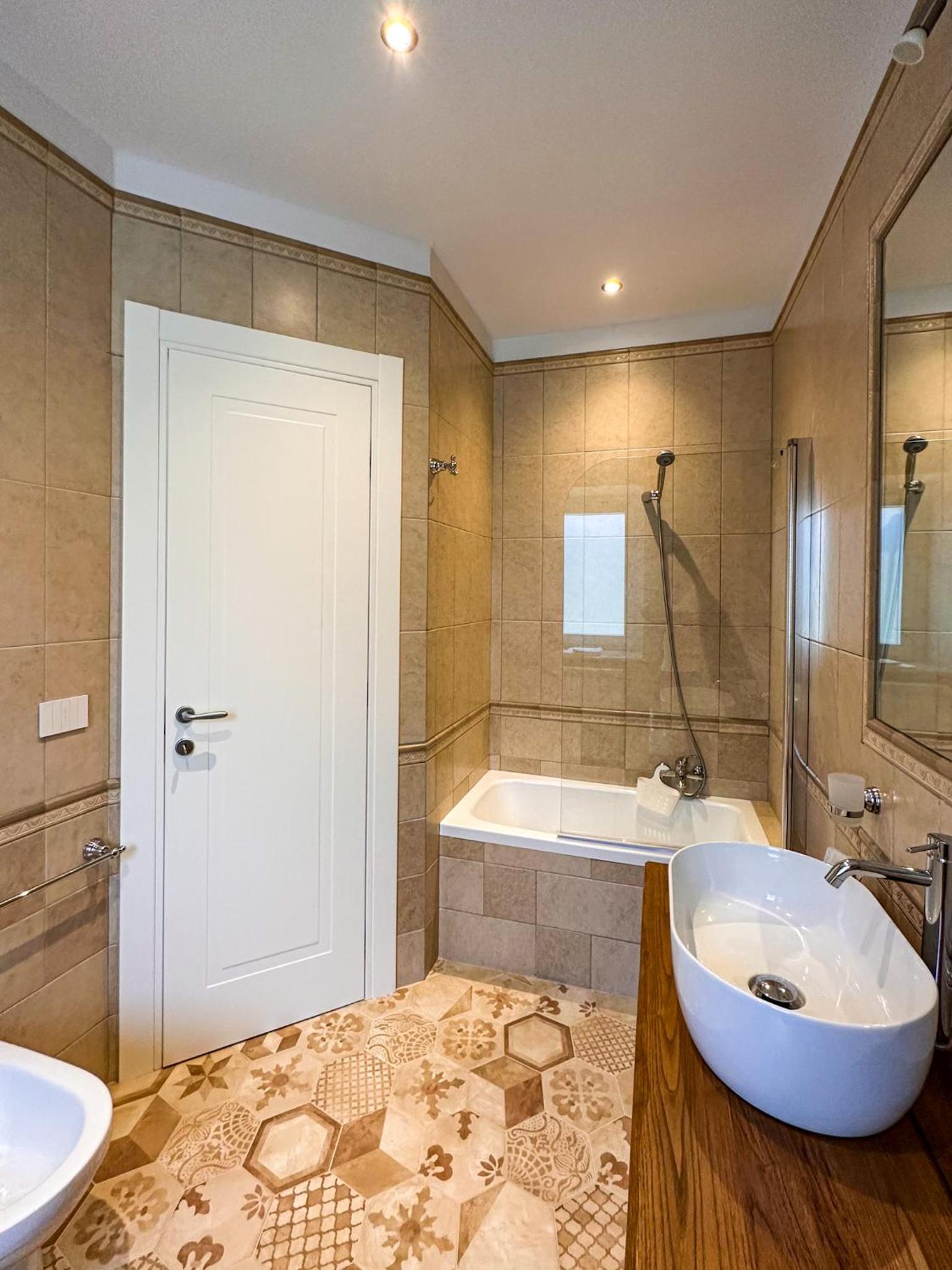 Standard Double Room - Photo 24