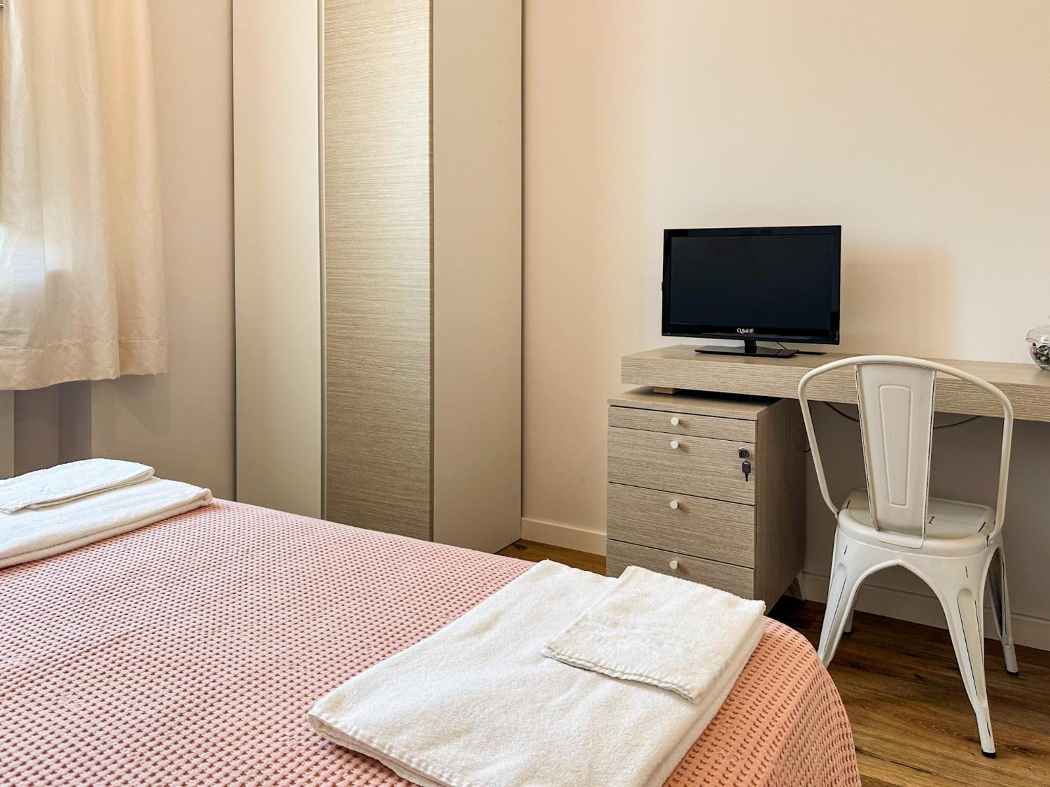Standard Double Room - Photo 8