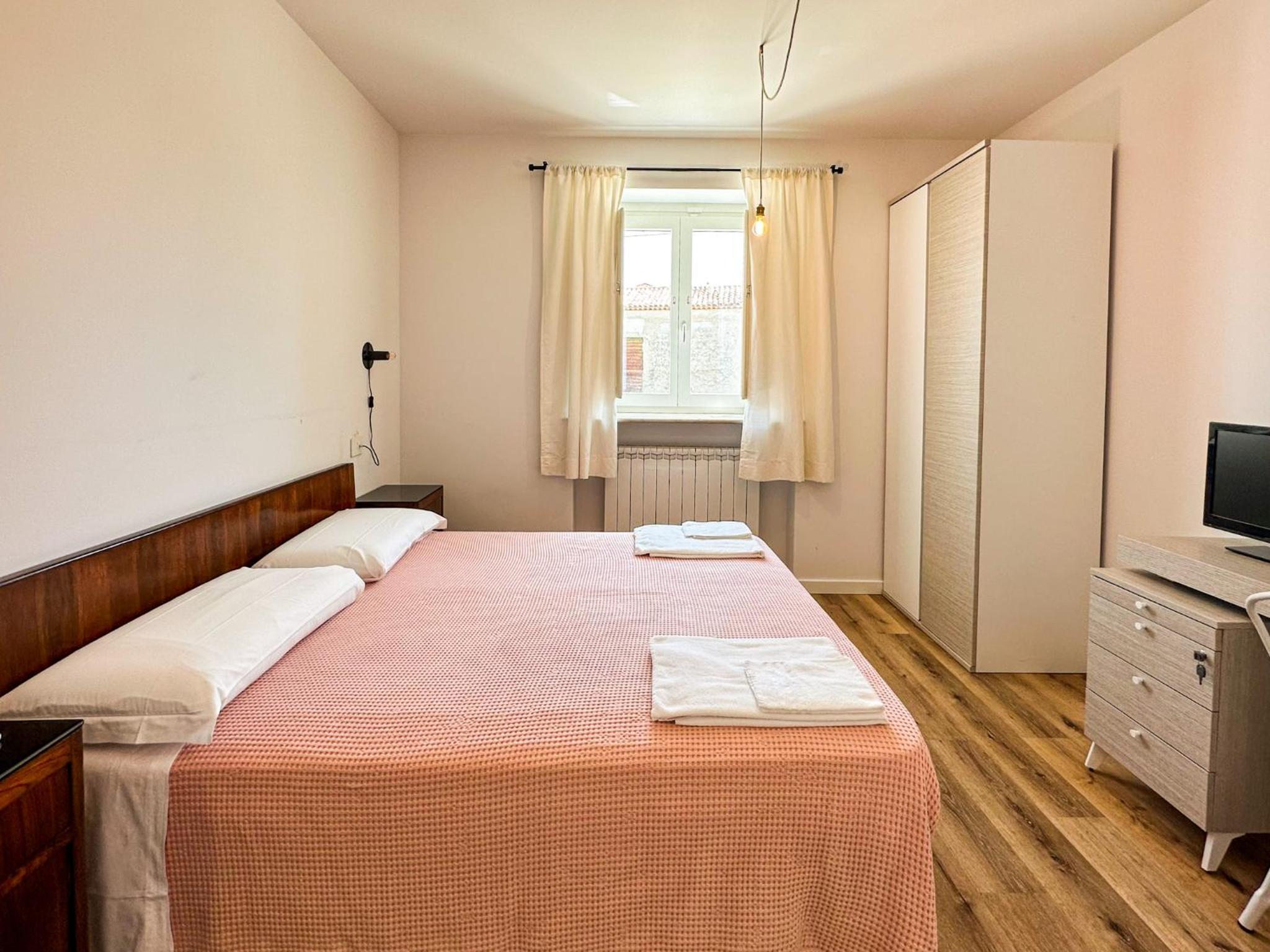 Standard Double Room - Photo 9