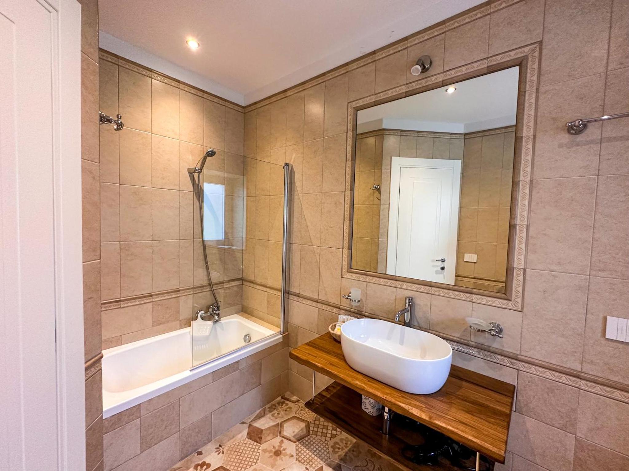 Standard Double Room - Photo 20